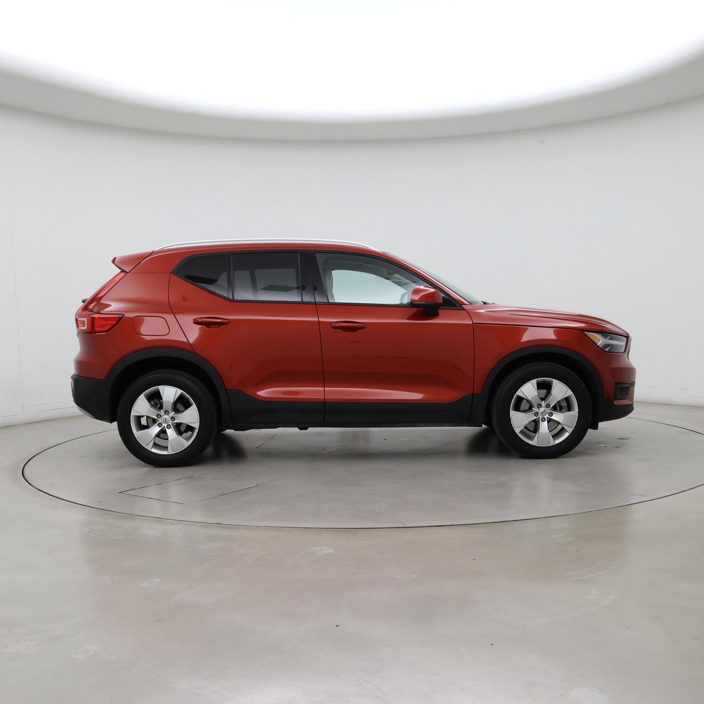 Thumbnail: 2021 Volvo XC40 - 7