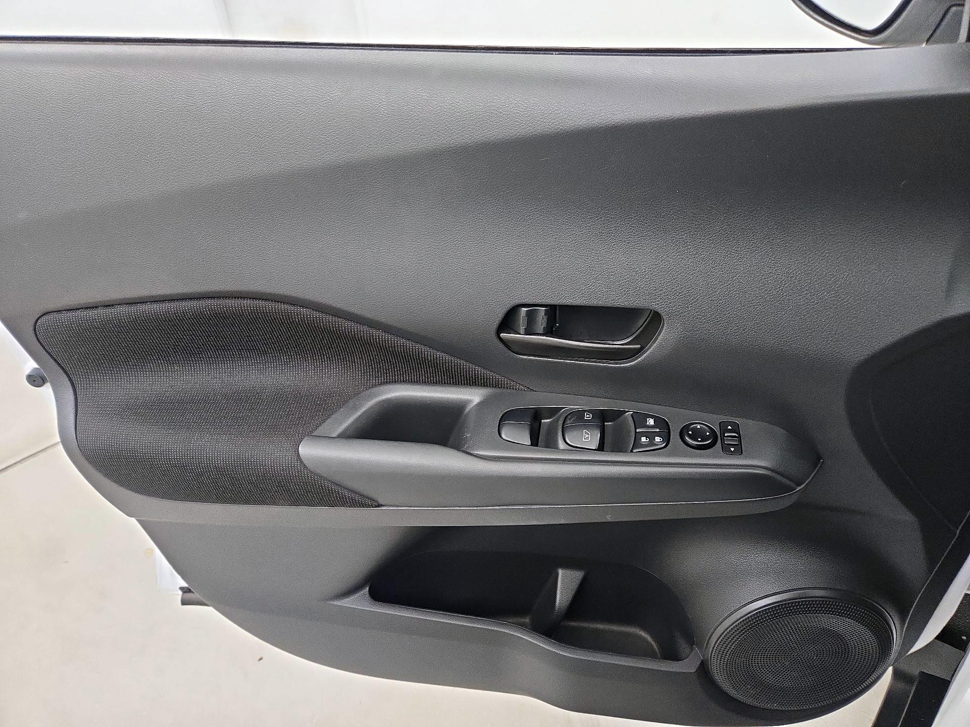 Thumbnail: 2021 Nissan Kicks - 12