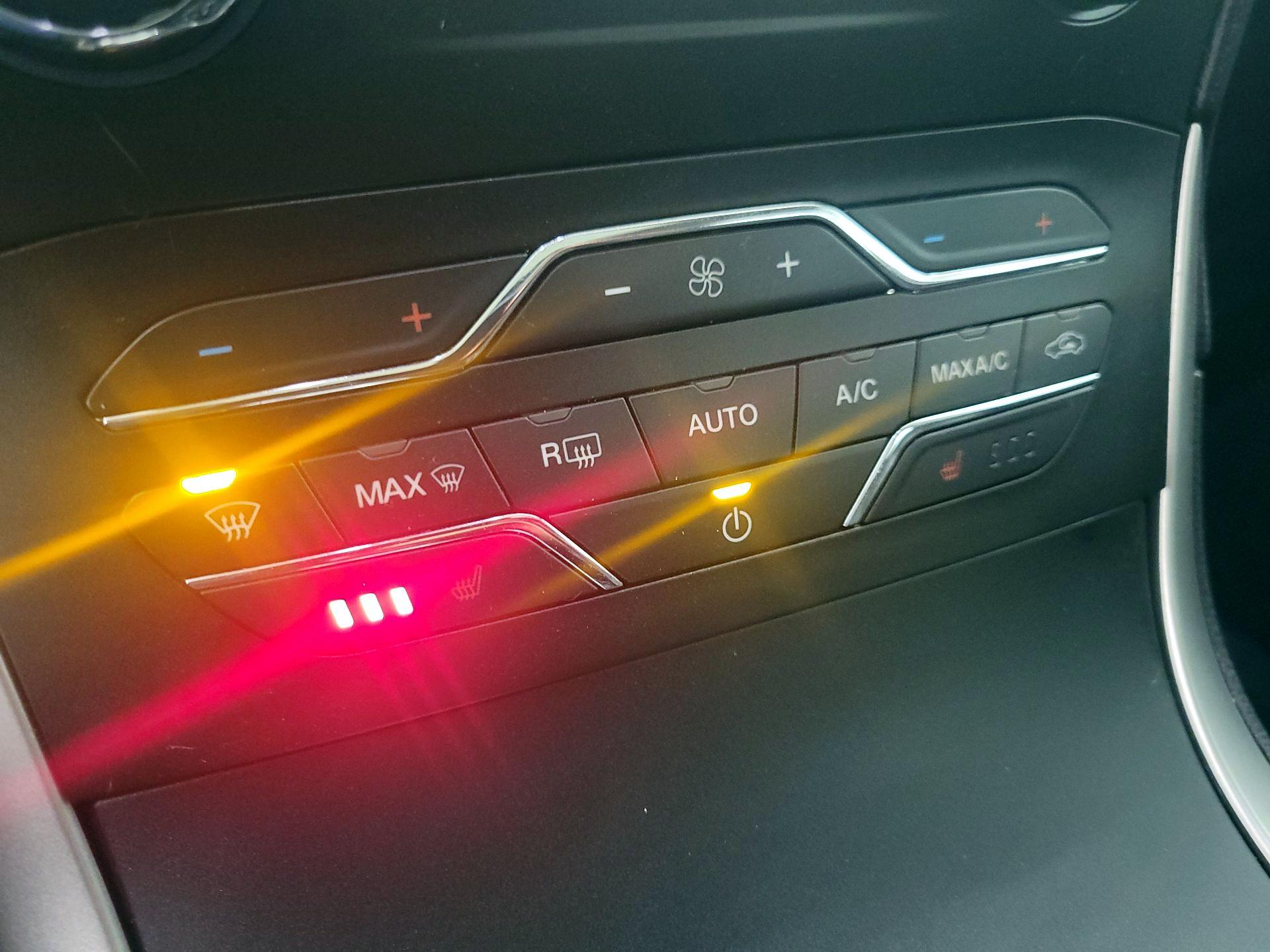 Thumbnail: 2020 Ford Edge - 17