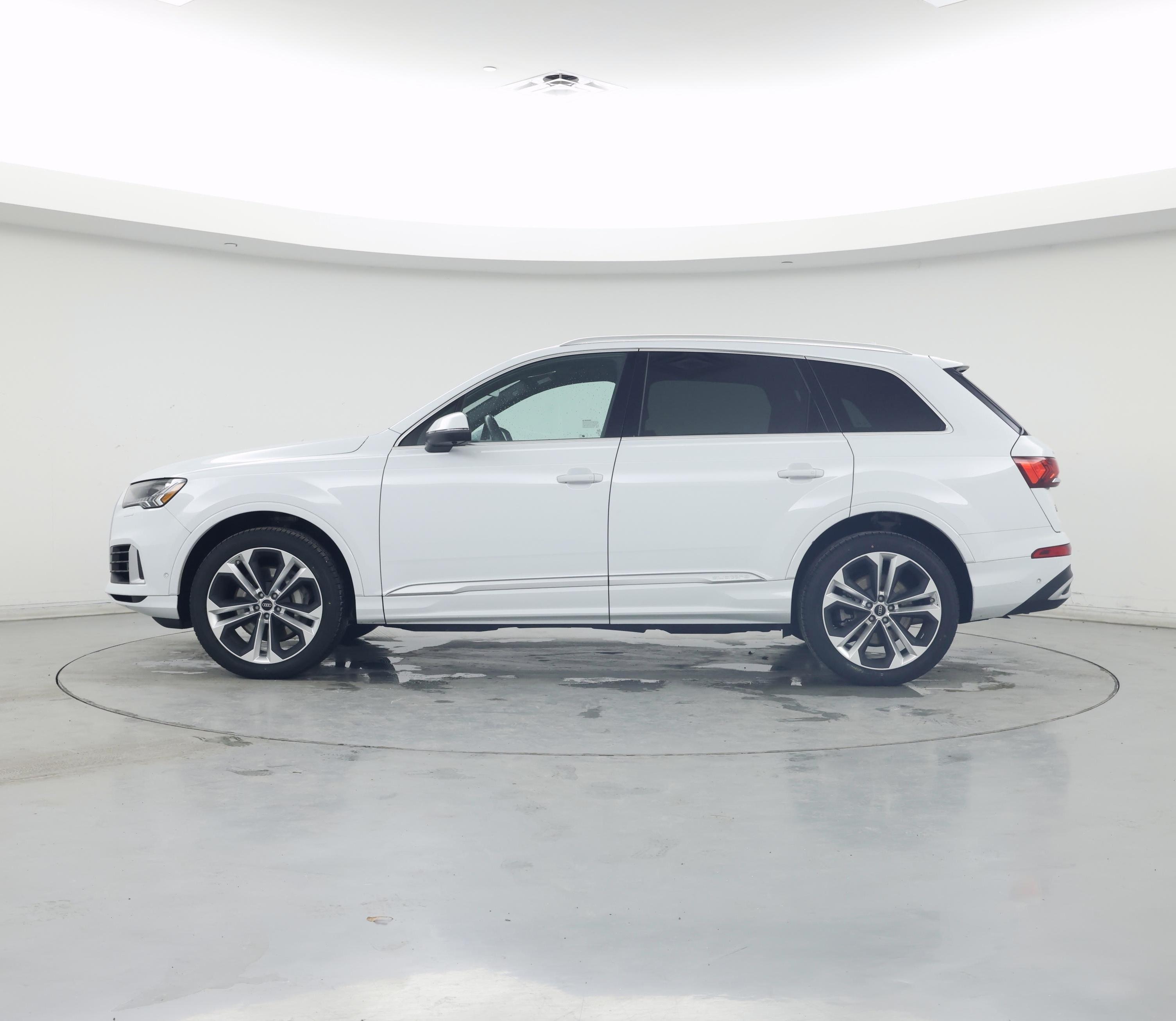 Thumbnail: 2023 Audi Q7 - 3