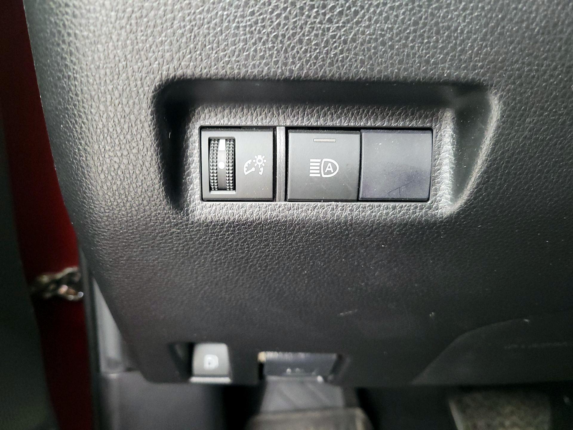 Thumbnail: 2020 Toyota RAV4 - 13