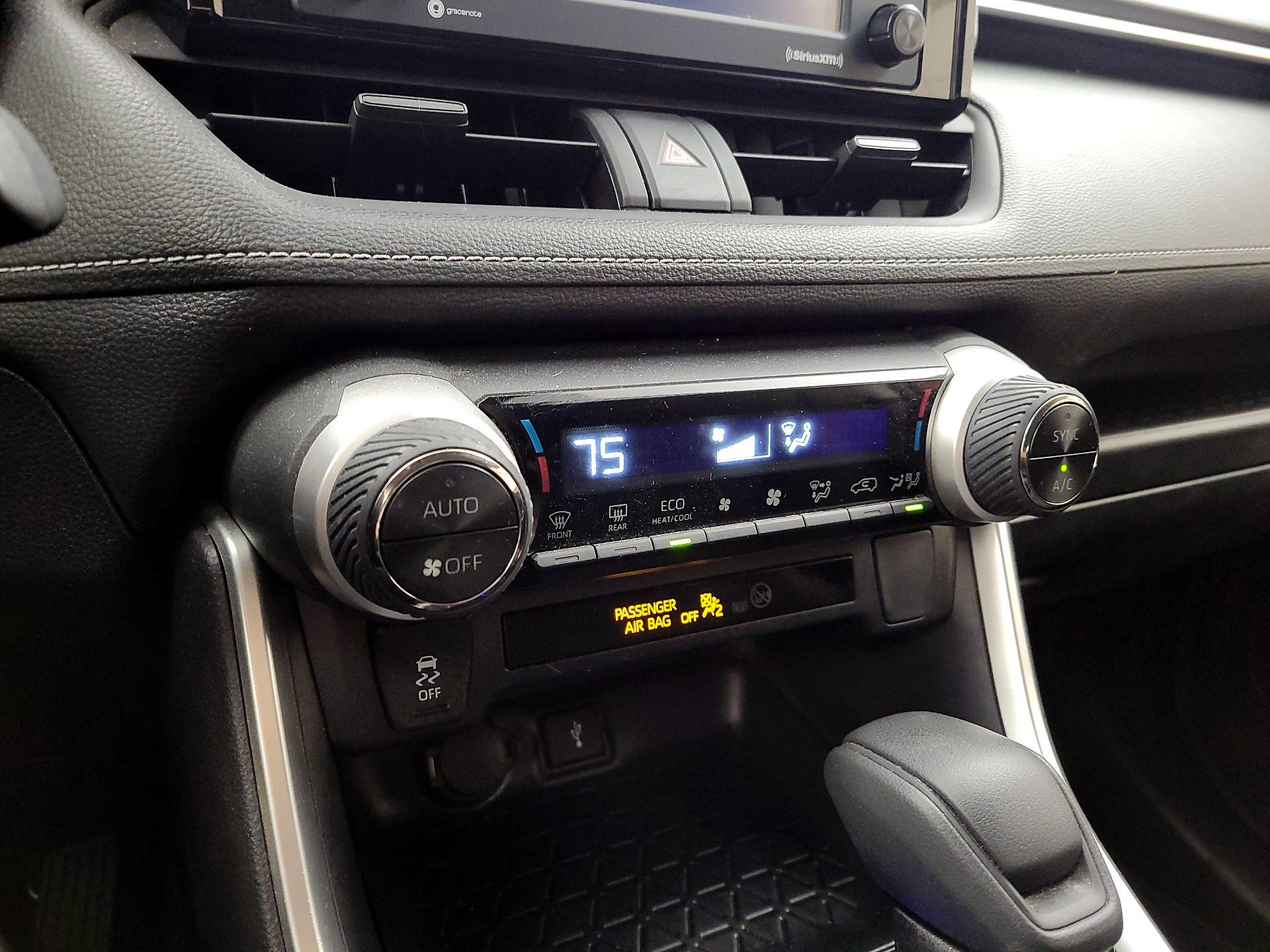 Thumbnail: 2020 Toyota RAV4 - 16