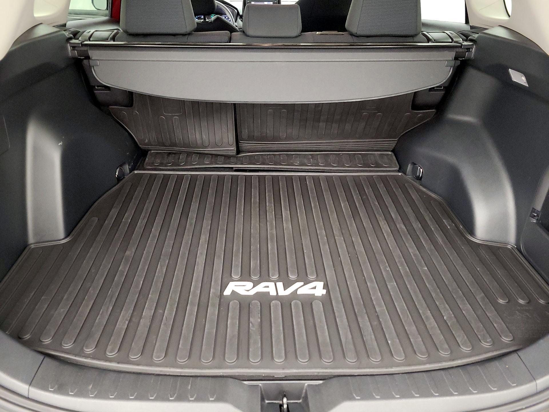 Thumbnail: 2020 Toyota RAV4 - 19