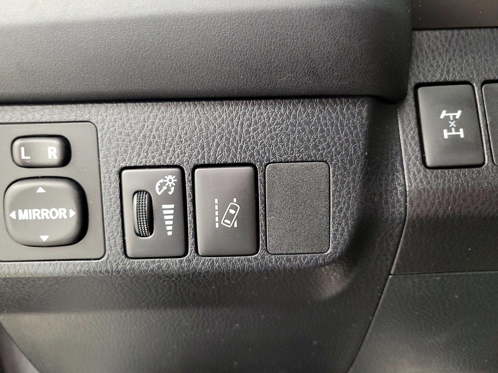 Thumbnail: 2018 Toyota RAV4 - 13