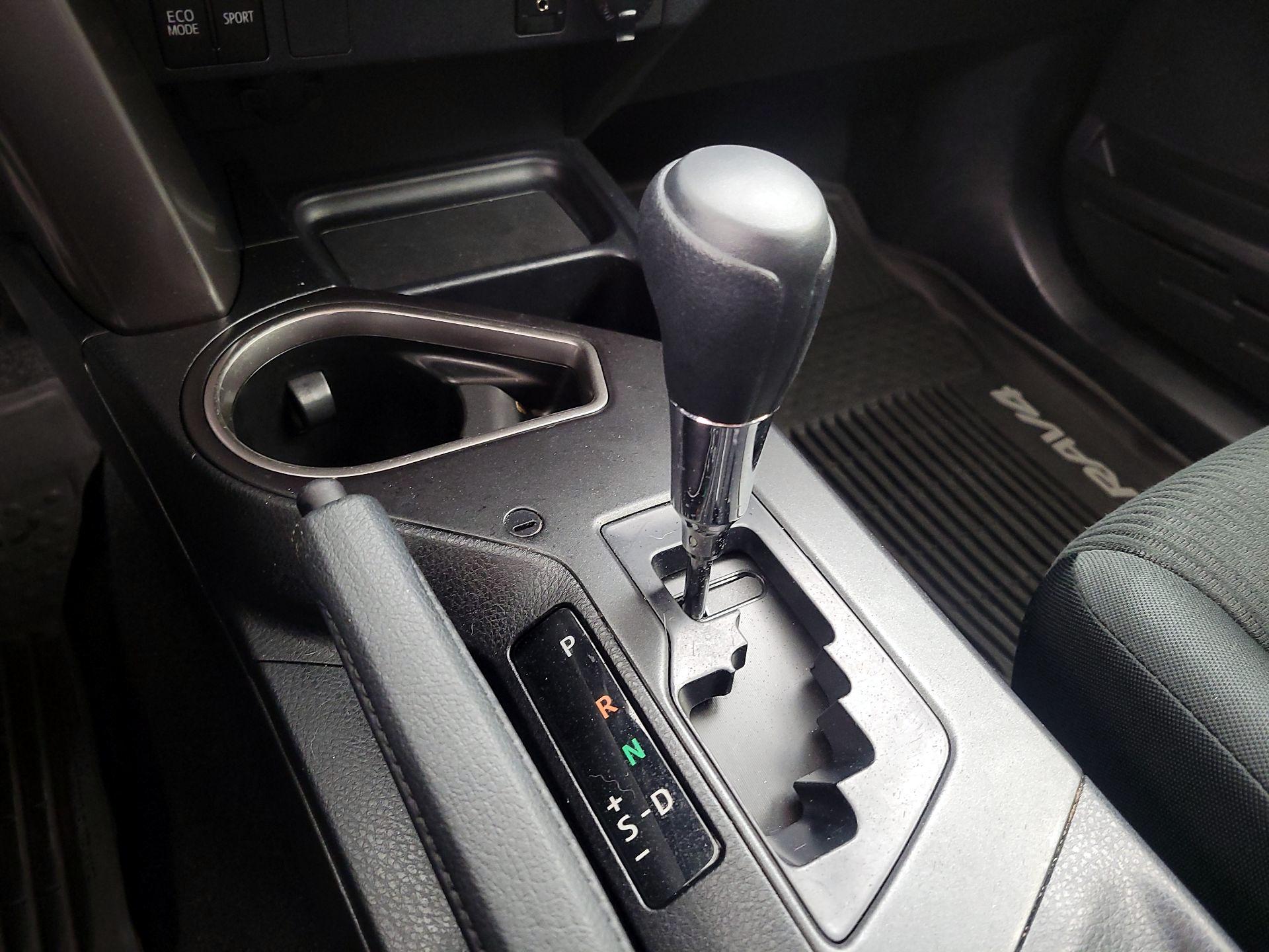 Thumbnail: 2018 Toyota RAV4 - 17