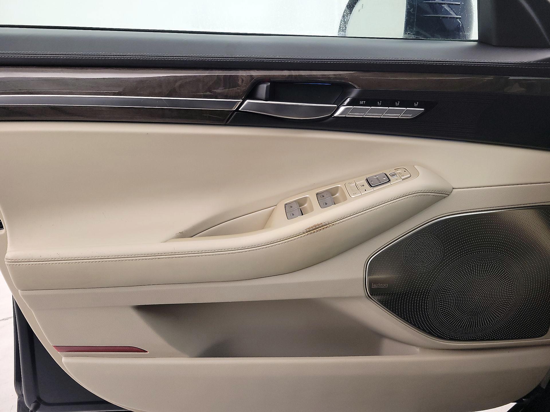 Thumbnail: 2019 Genesis G90 - 12