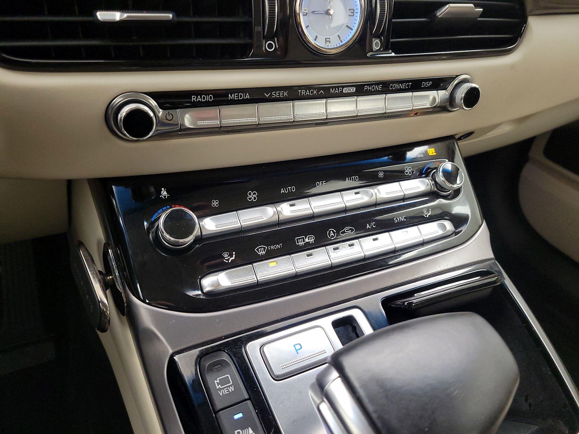 Thumbnail: 2019 Genesis G90 - 17