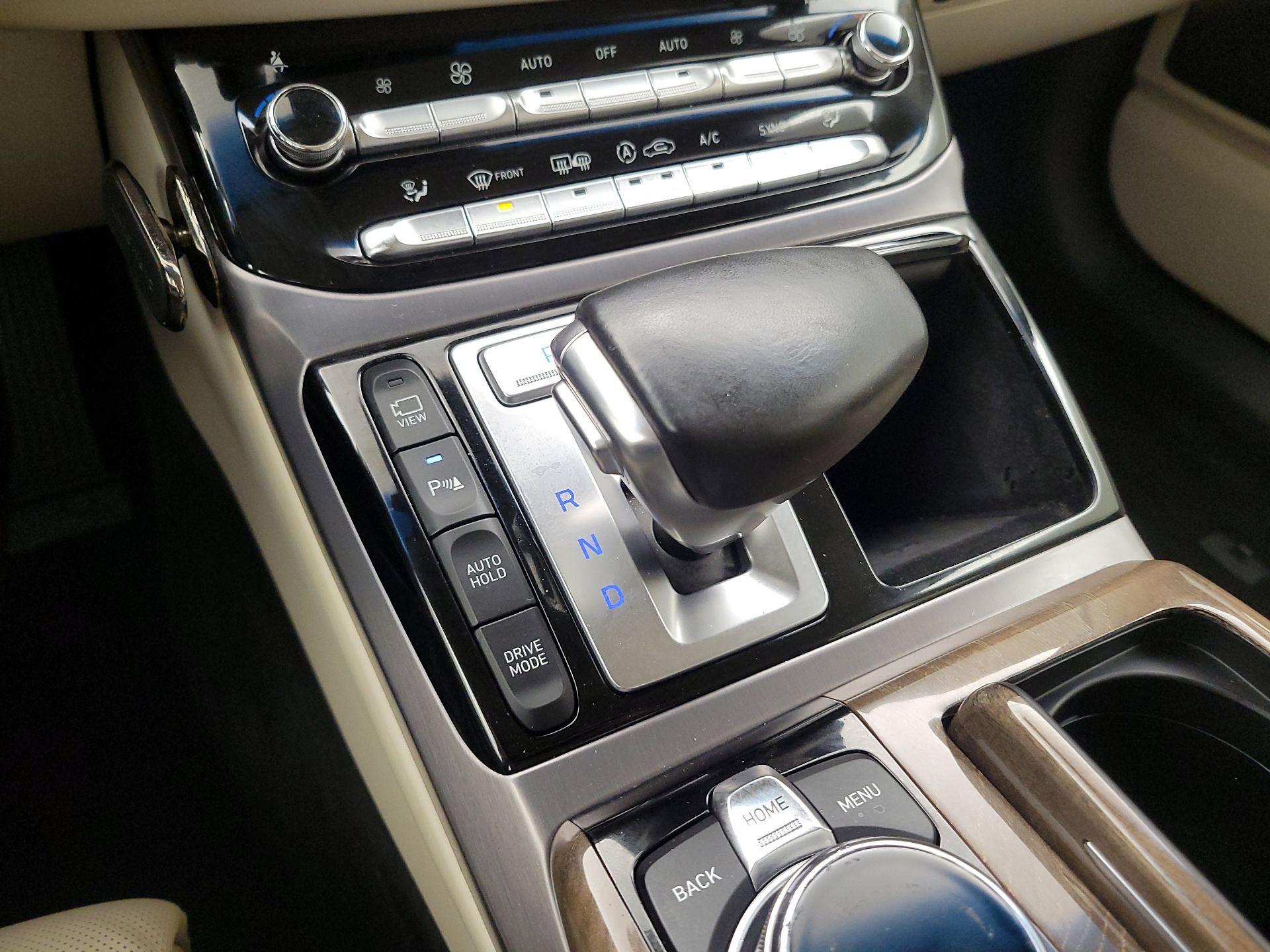 Thumbnail: 2019 Genesis G90 - 18