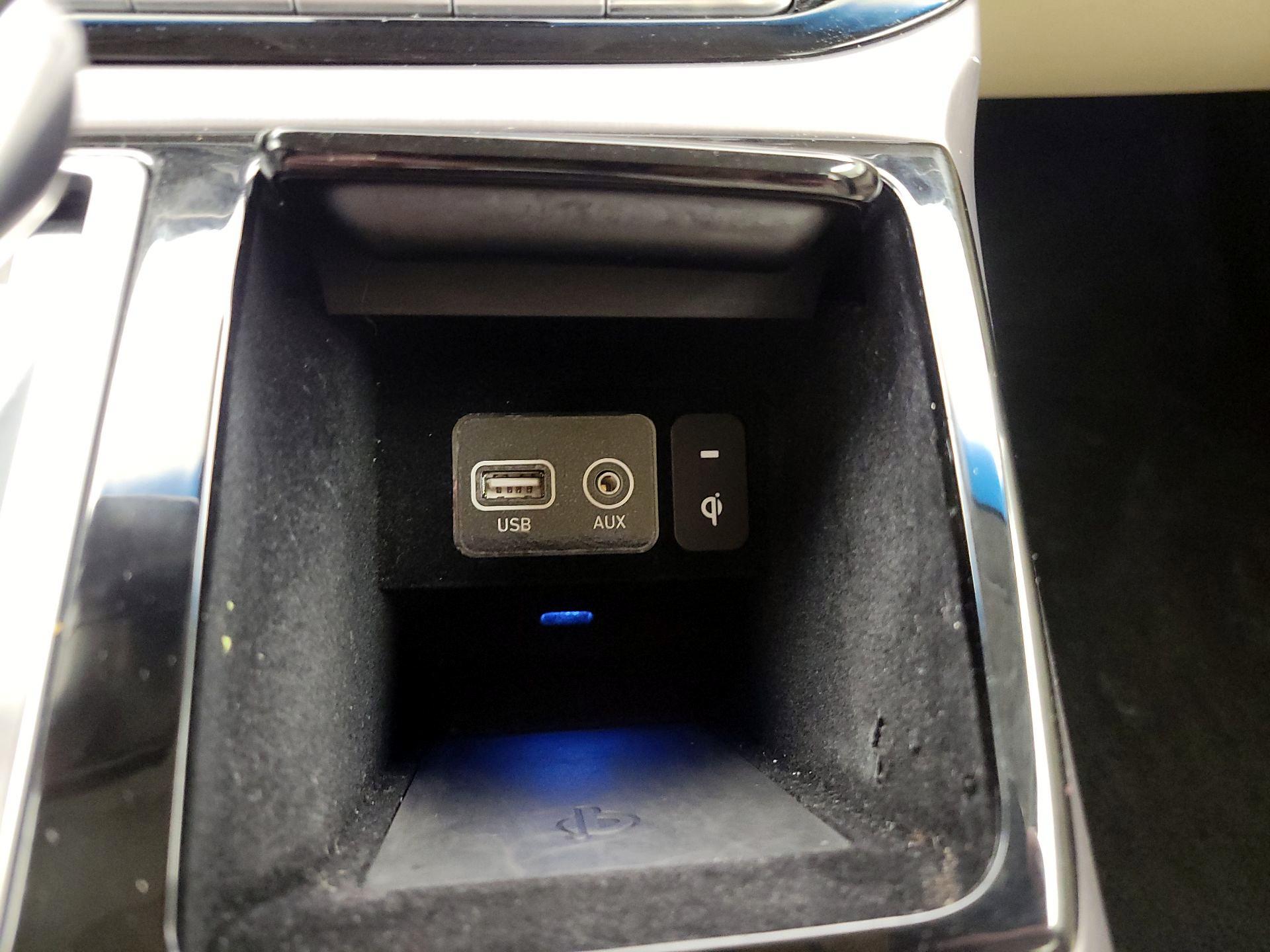 Thumbnail: 2019 Genesis G90 - 19