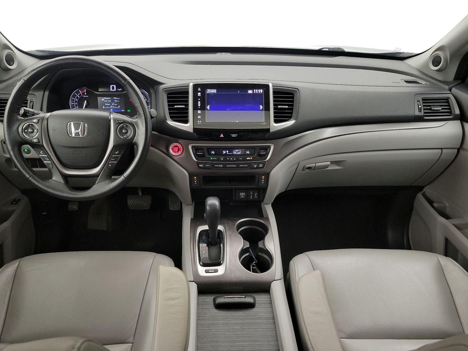 Thumbnail: 2017 Honda Pilot - 9