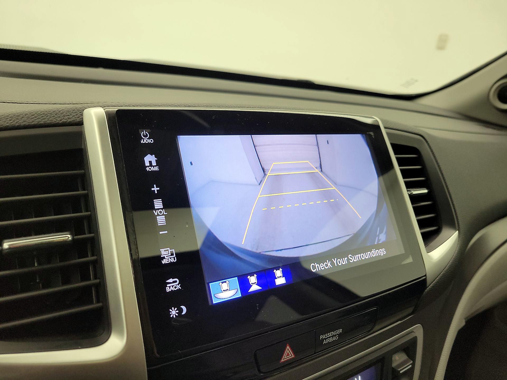 Thumbnail: 2017 Honda Pilot - 14