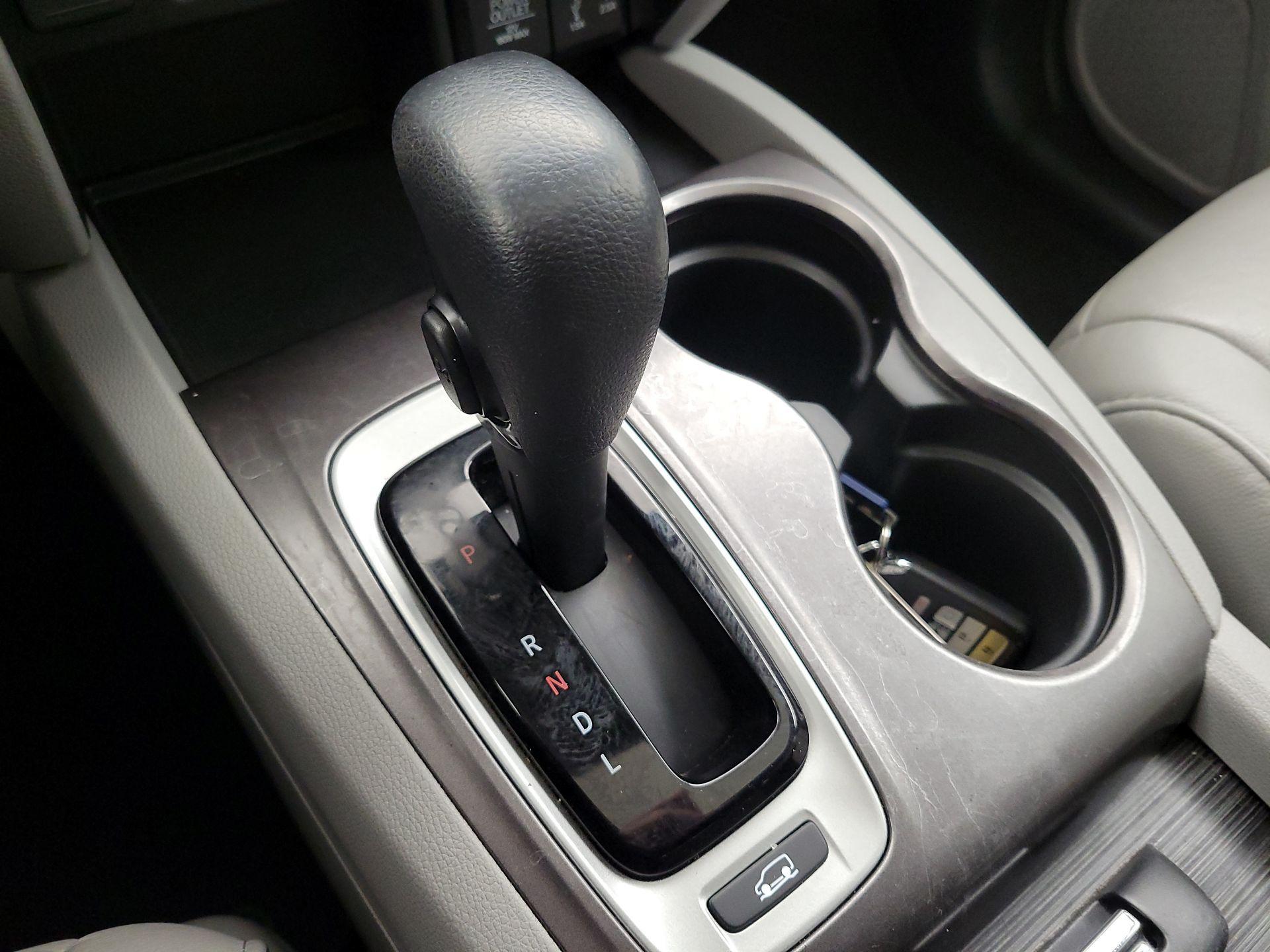 Thumbnail: 2017 Honda Pilot - 17