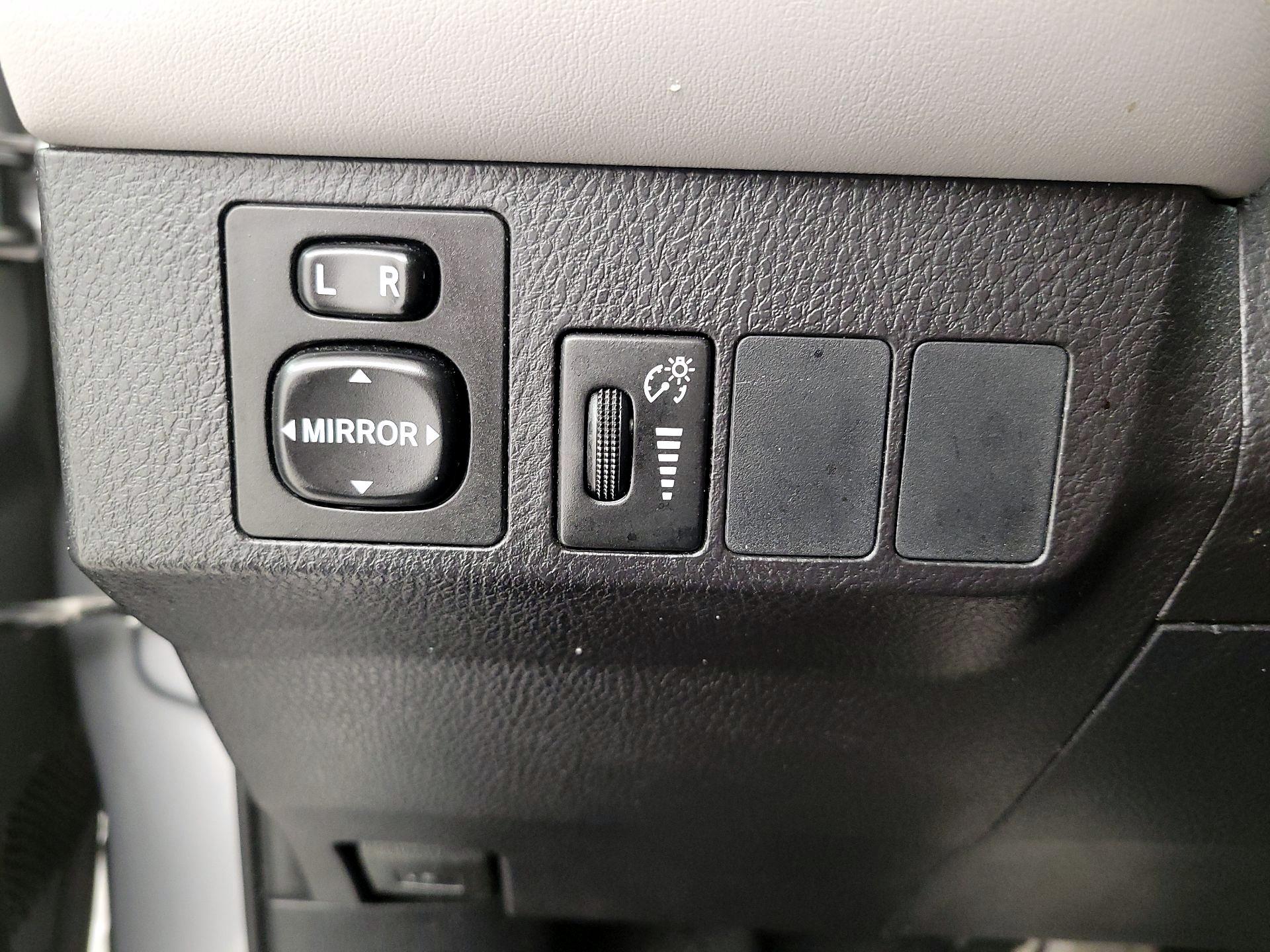 Thumbnail: 2016 Toyota RAV4 - 13