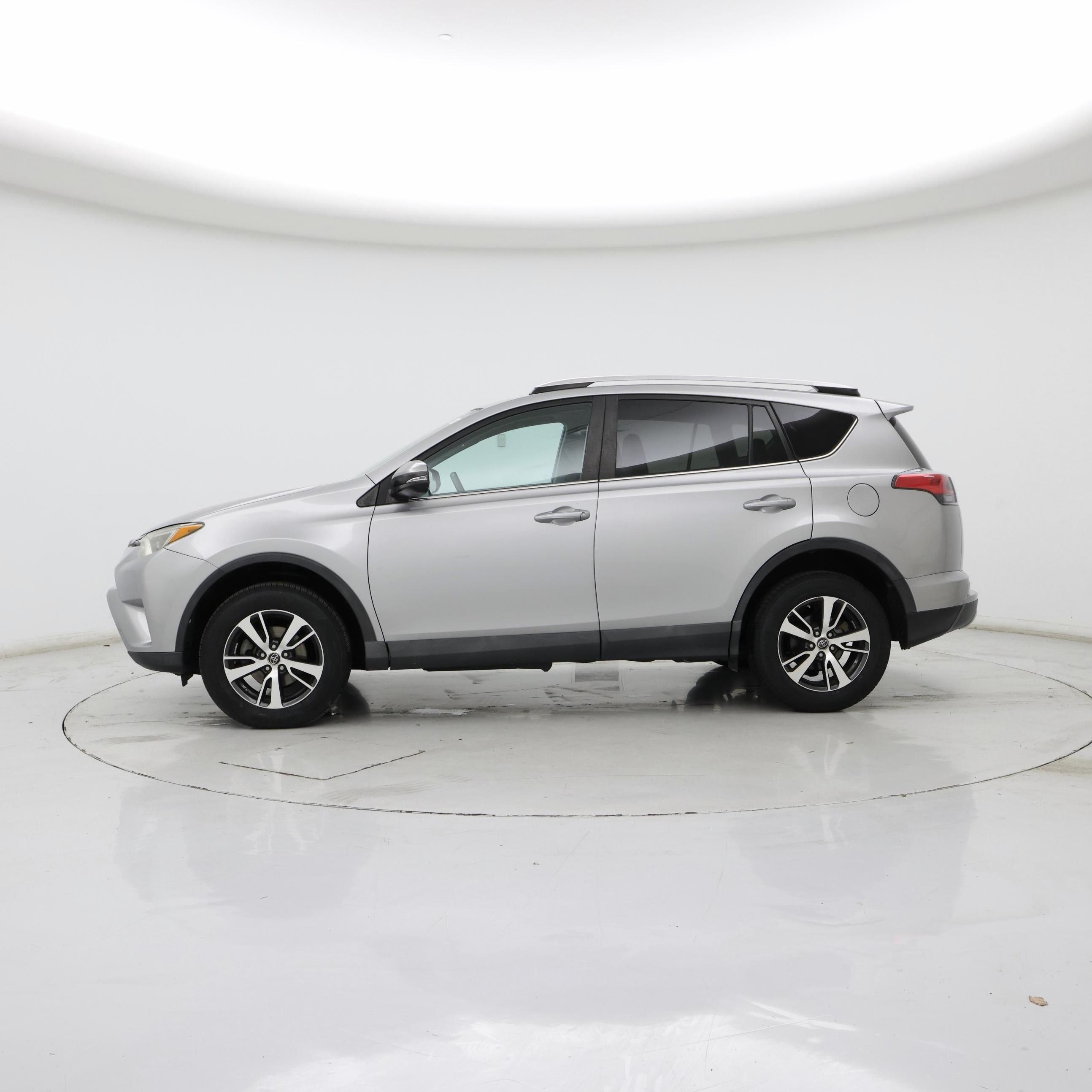 Thumbnail: 2016 Toyota RAV4 - 3