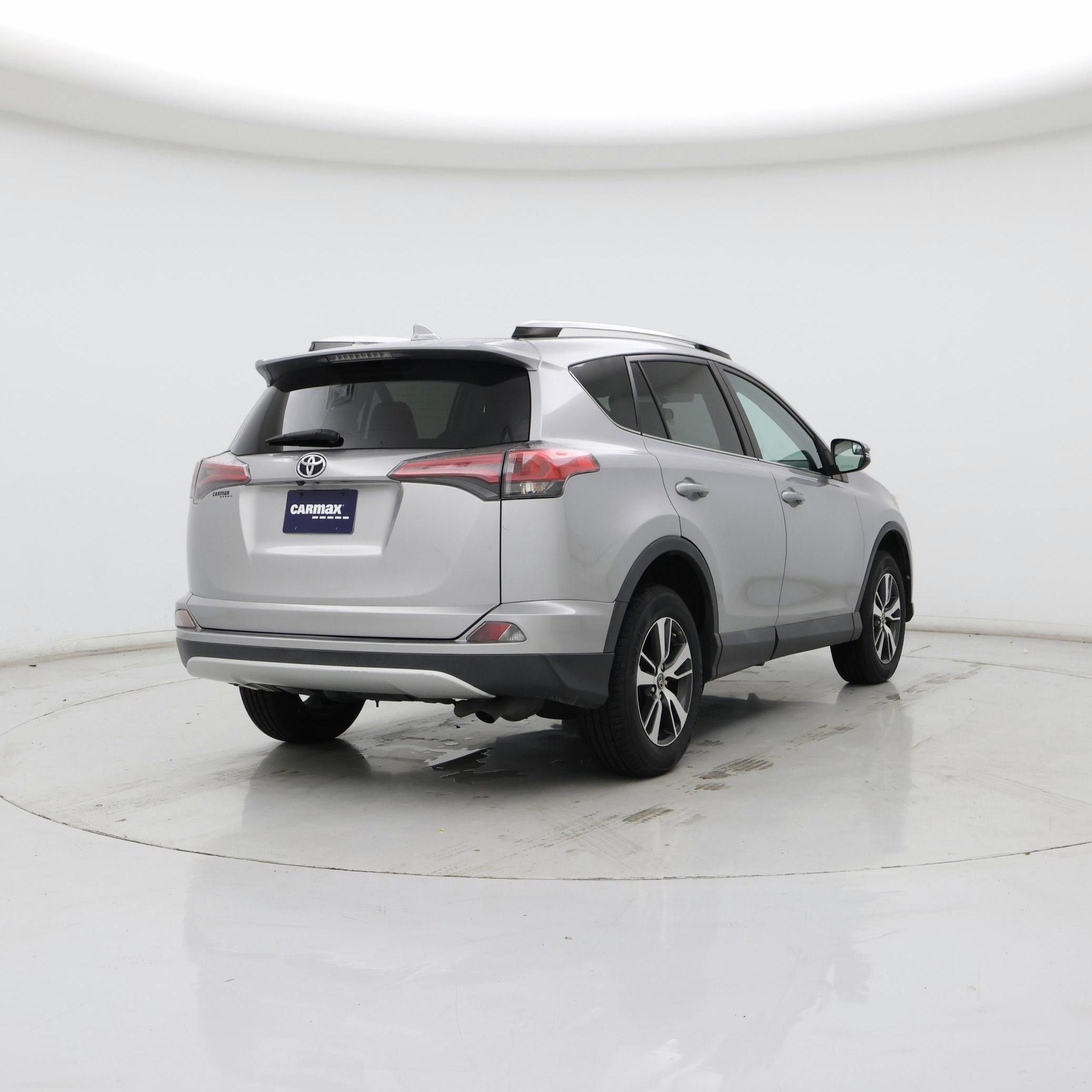 Thumbnail: 2016 Toyota RAV4 - 8