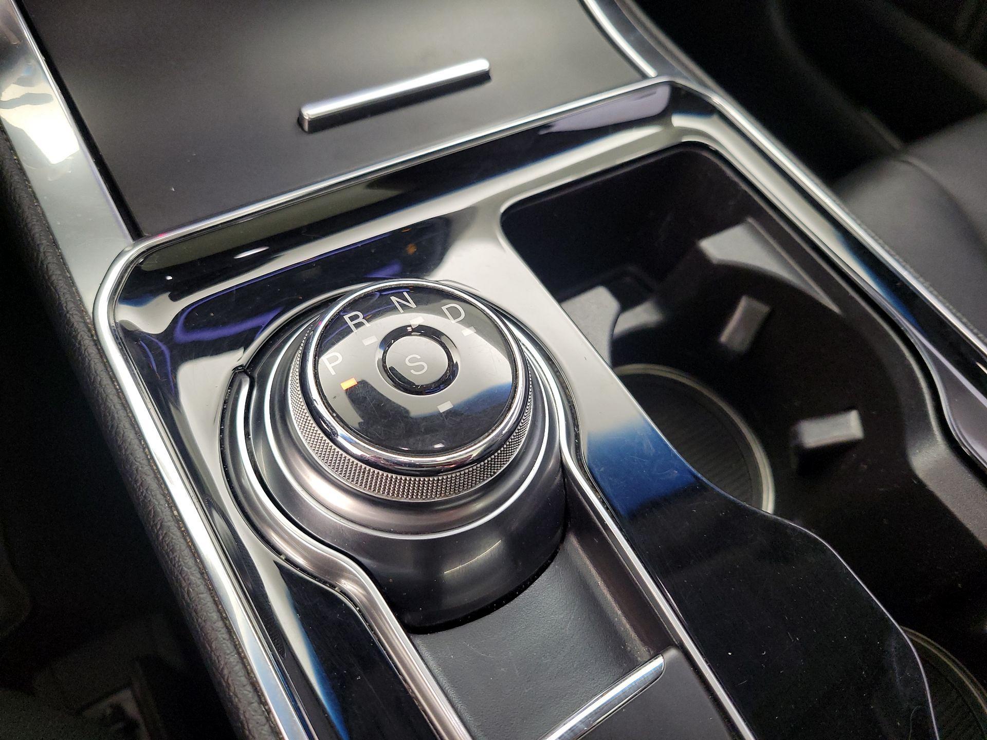 Thumbnail: 2019 Ford Edge - 18