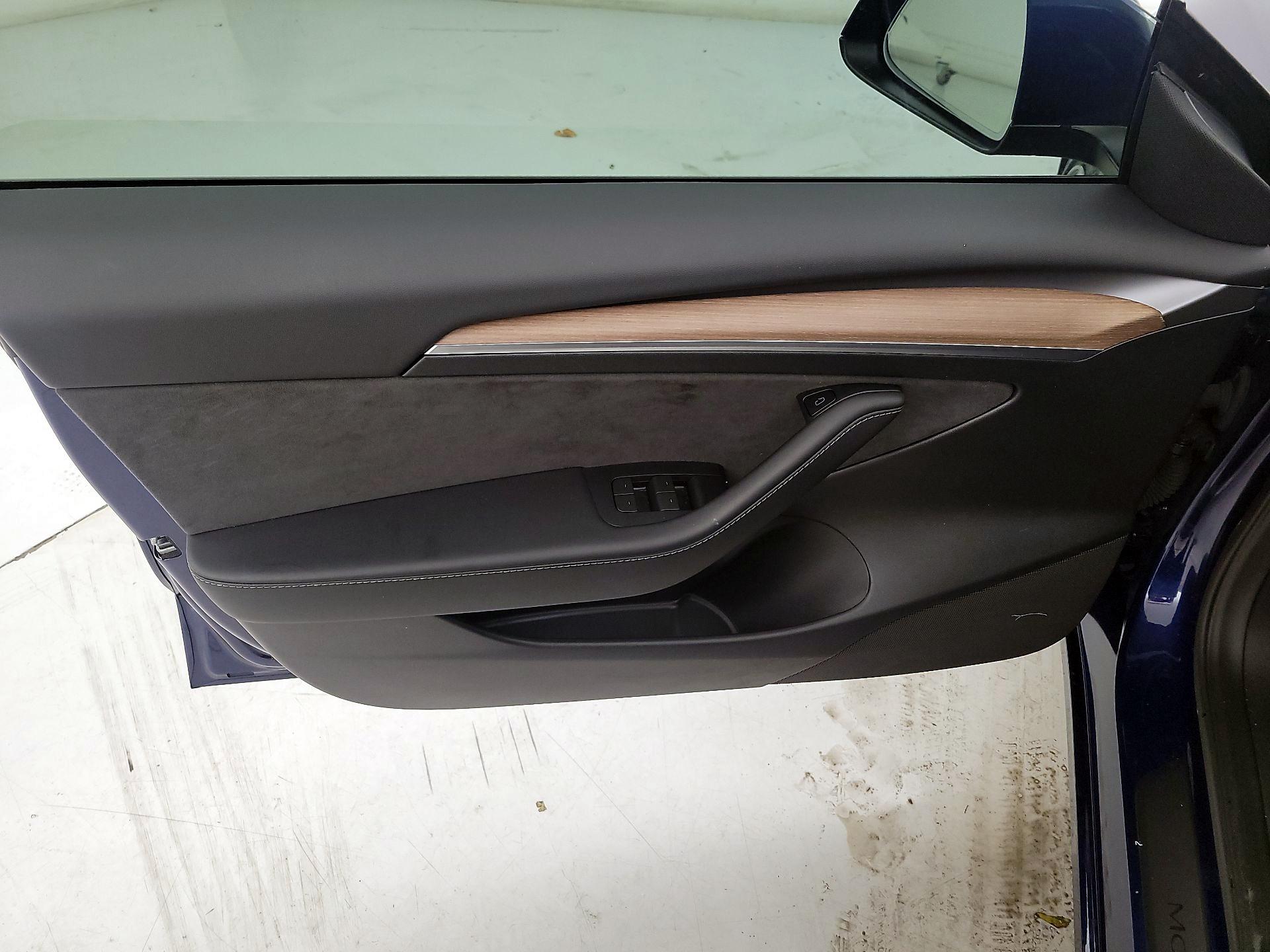 Thumbnail: 2023 Tesla Model 3 - 12