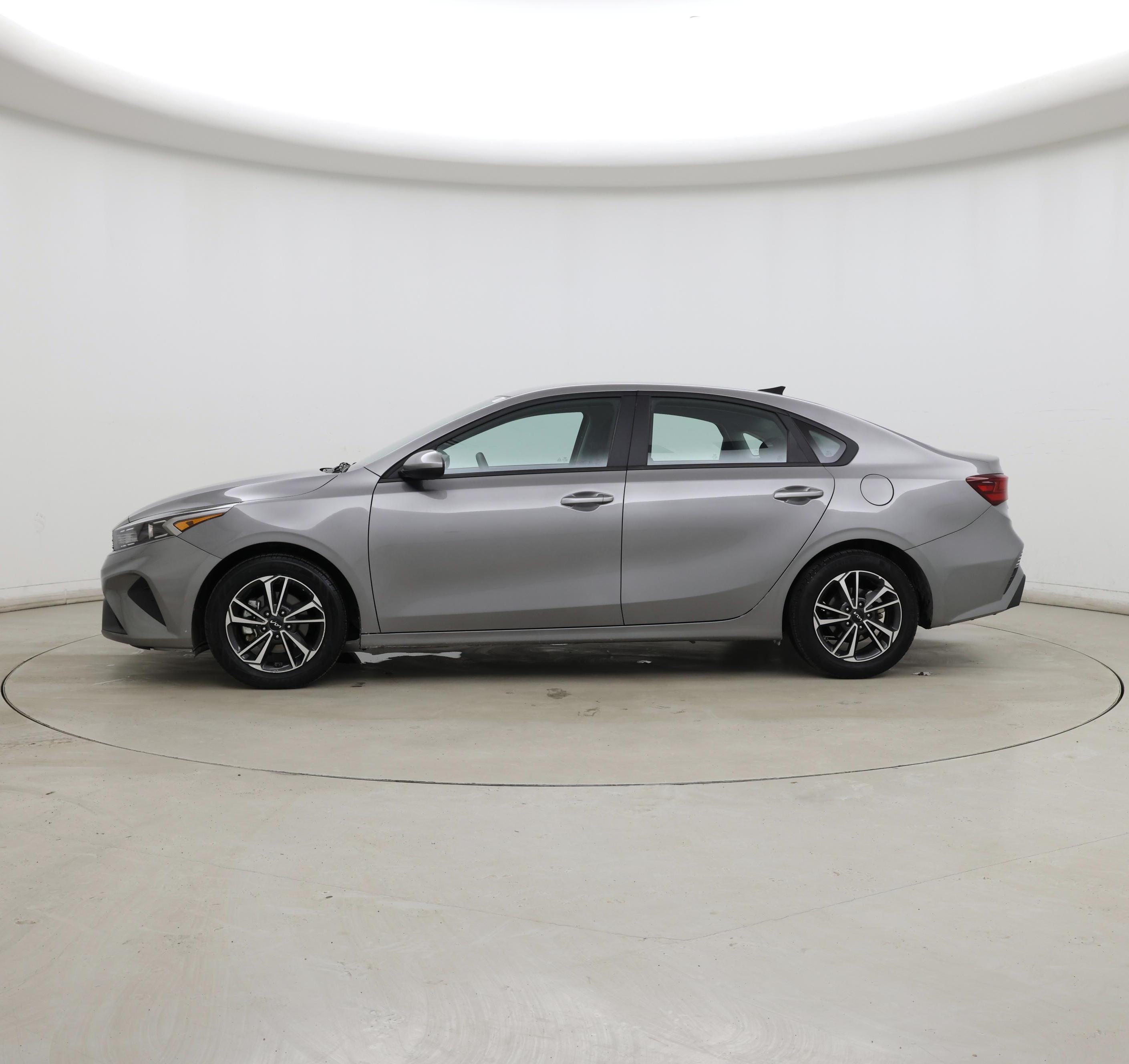 Thumbnail: 2024 Kia Forte - 3