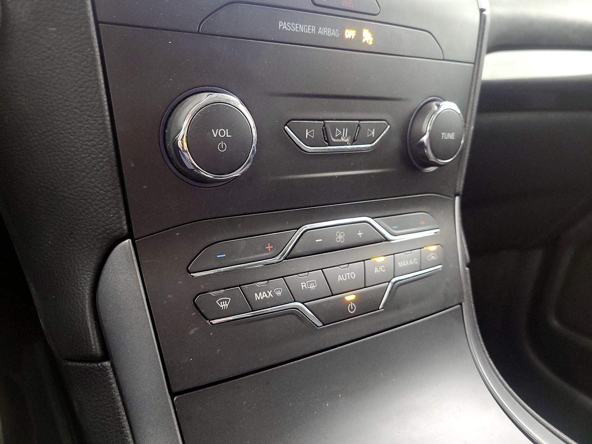 Thumbnail: 2020 Ford Edge - 16