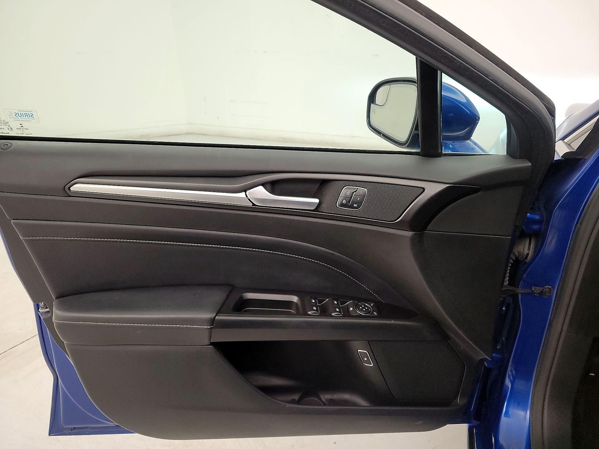 Thumbnail: 2017 Ford Fusion - 12