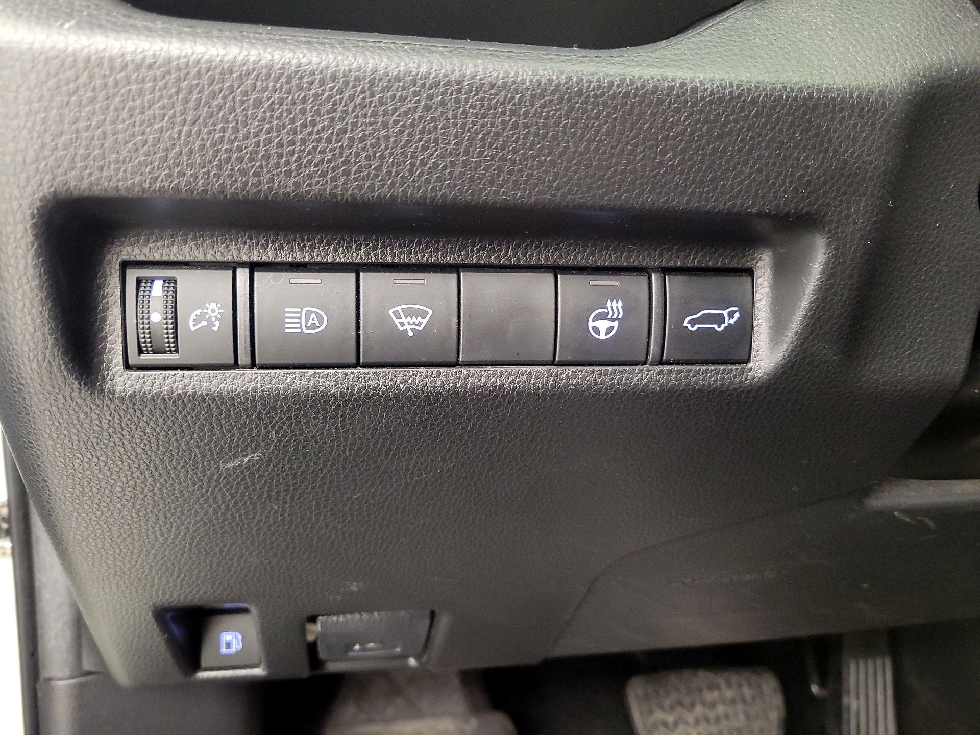 Thumbnail: 2022 Toyota RAV4 - 13