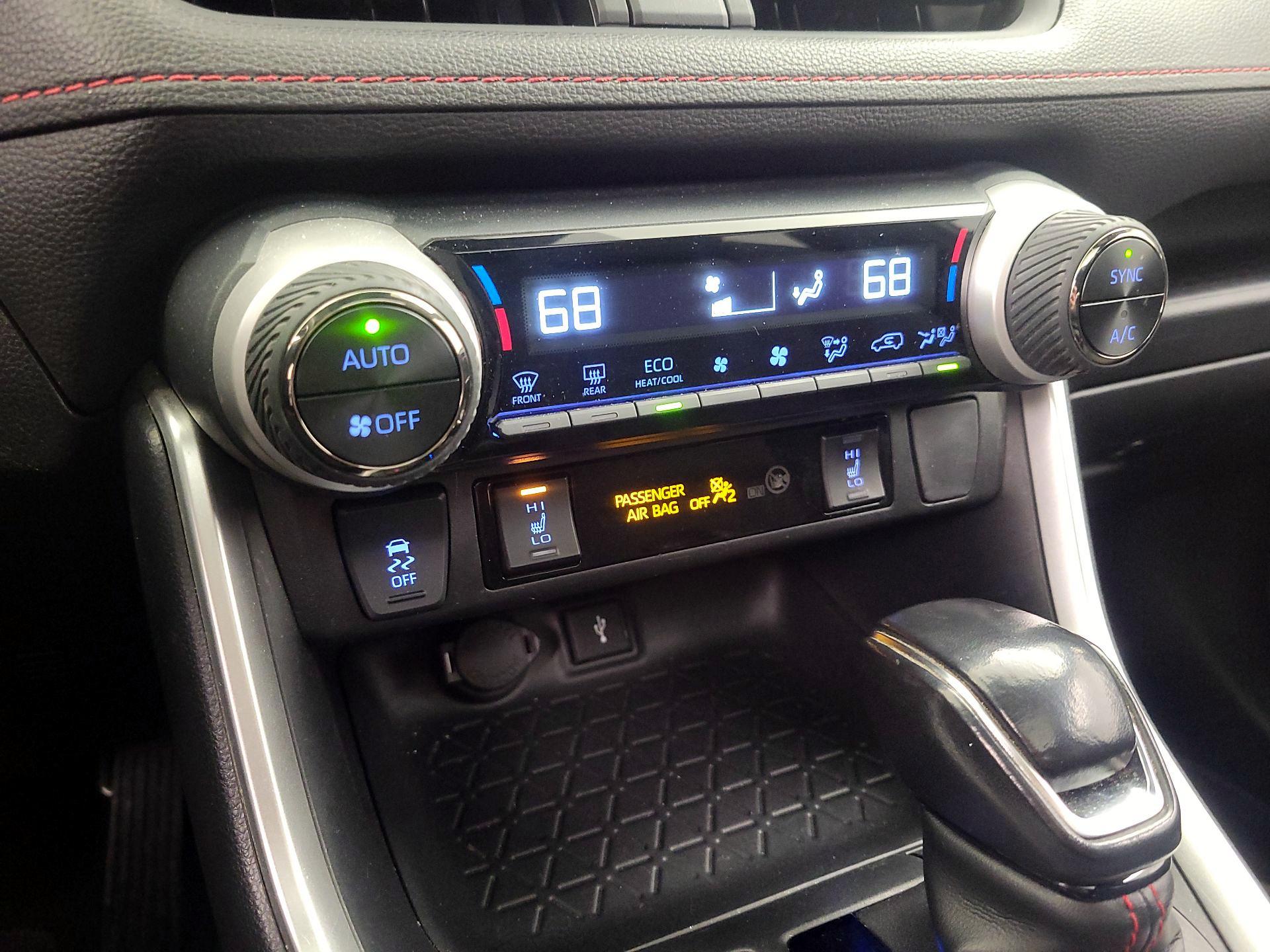 Thumbnail: 2022 Toyota RAV4 - 16