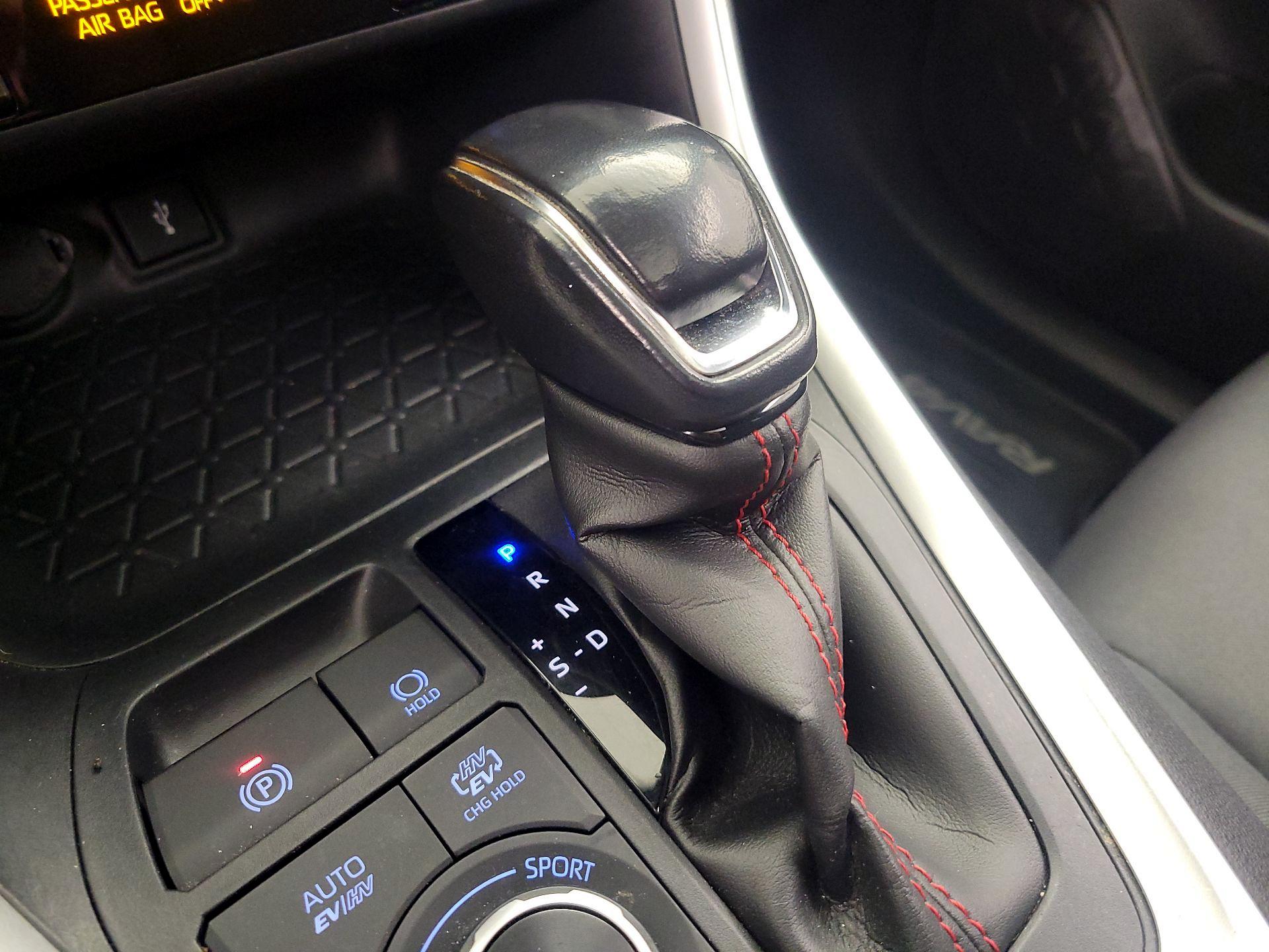 Thumbnail: 2022 Toyota RAV4 - 17