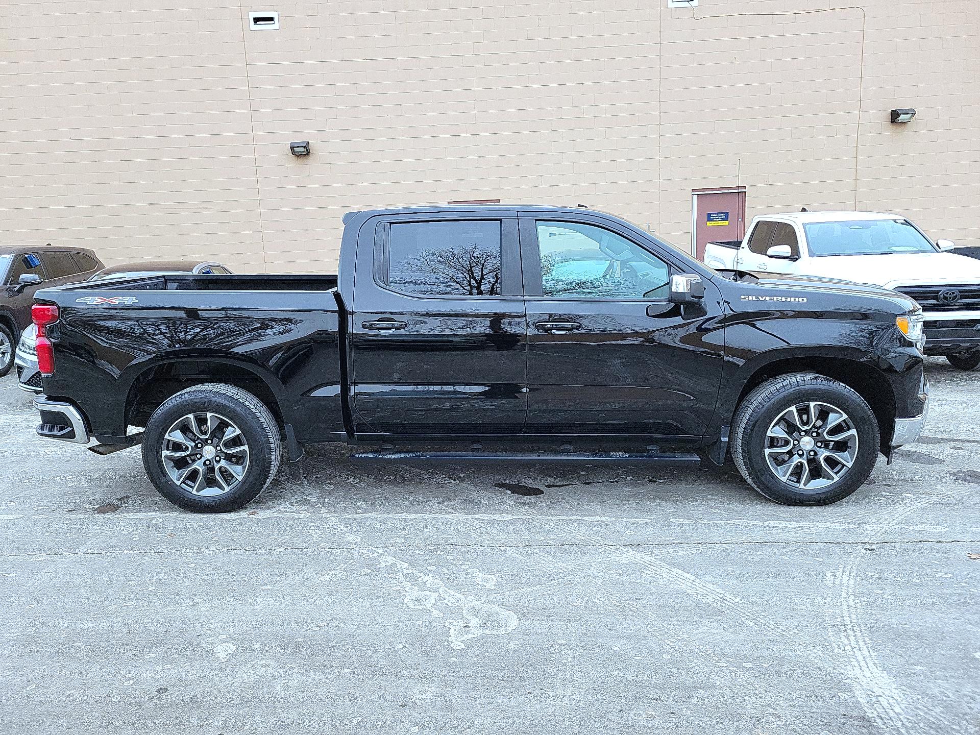 Thumbnail: 2023 Chevrolet Silverado 1500 - 4