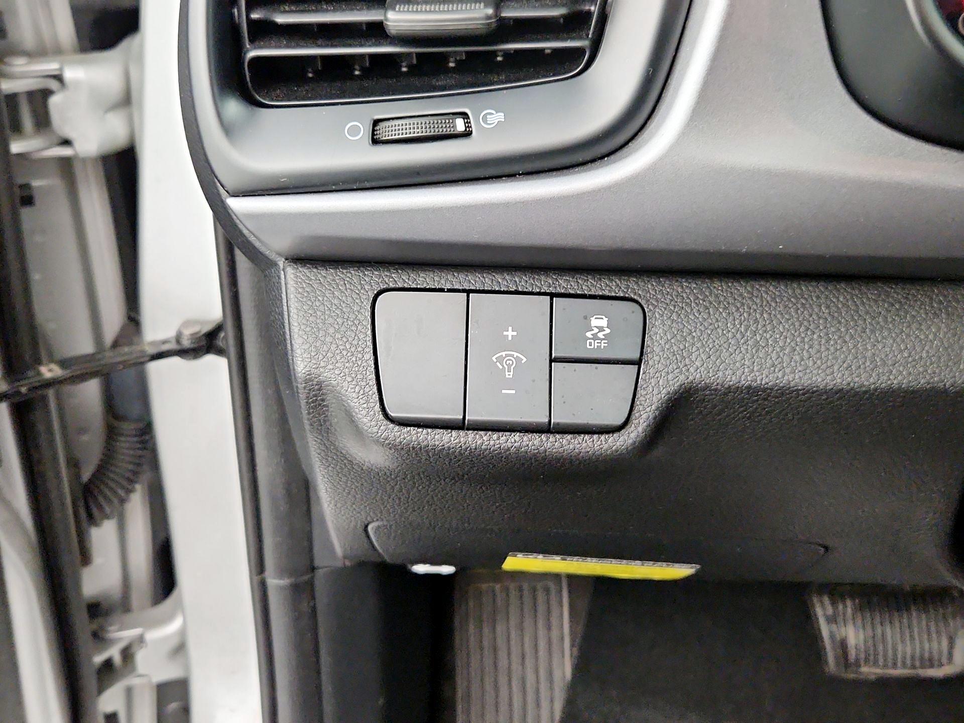 Thumbnail: 2023 Kia Rio - 13