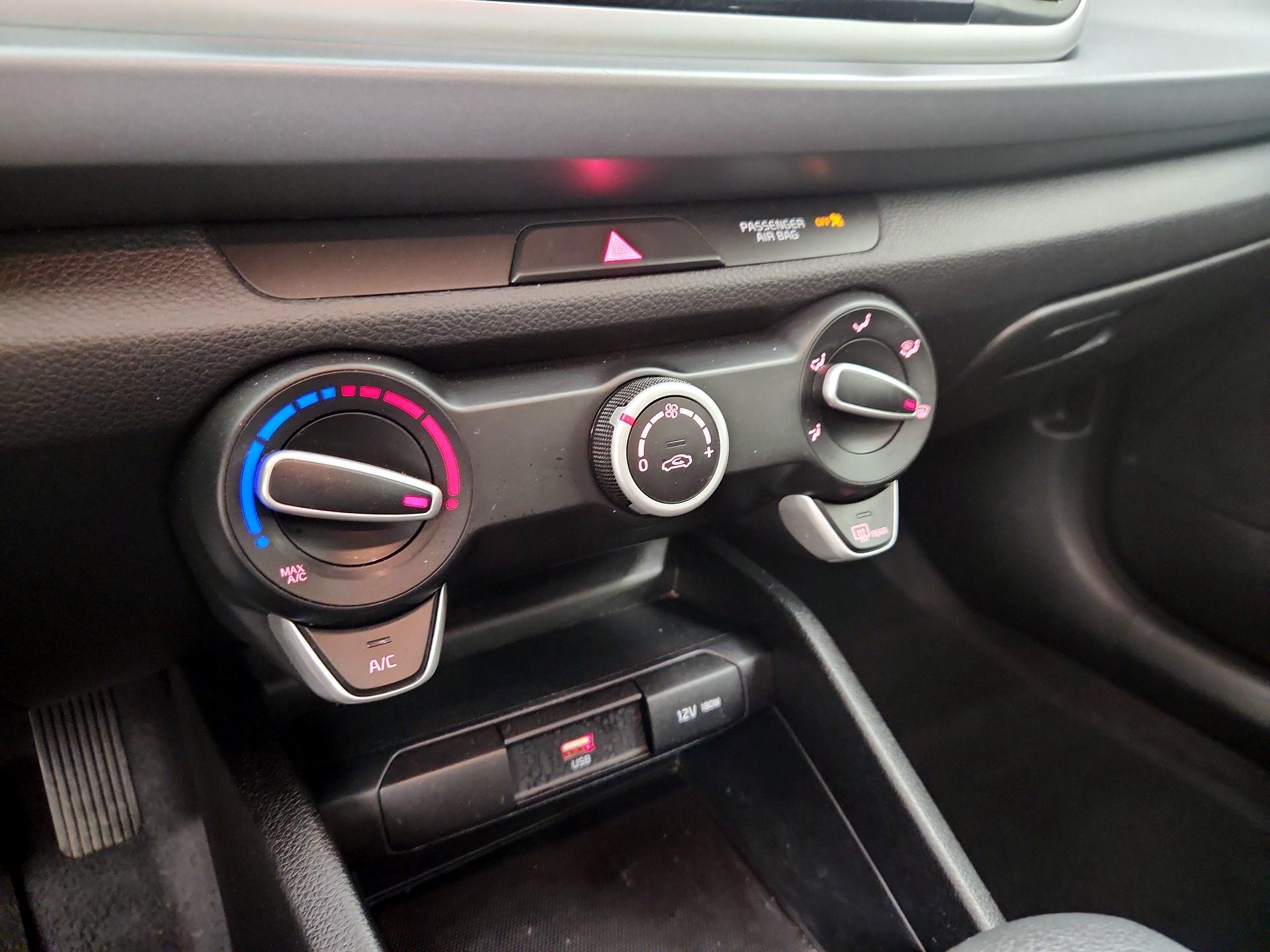 Thumbnail: 2023 Kia Rio - 16