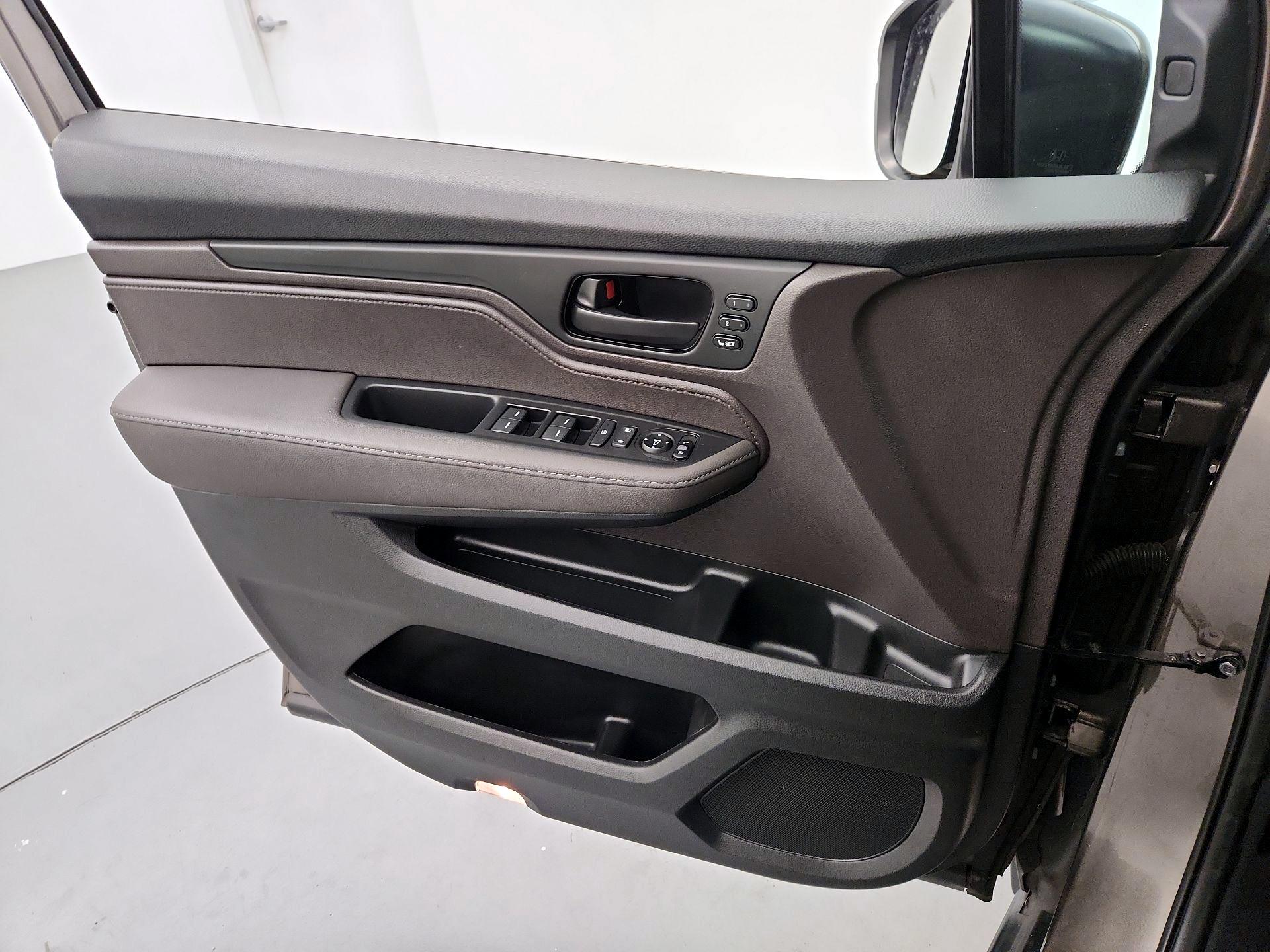 Thumbnail: 2021 Honda Odyssey - 12