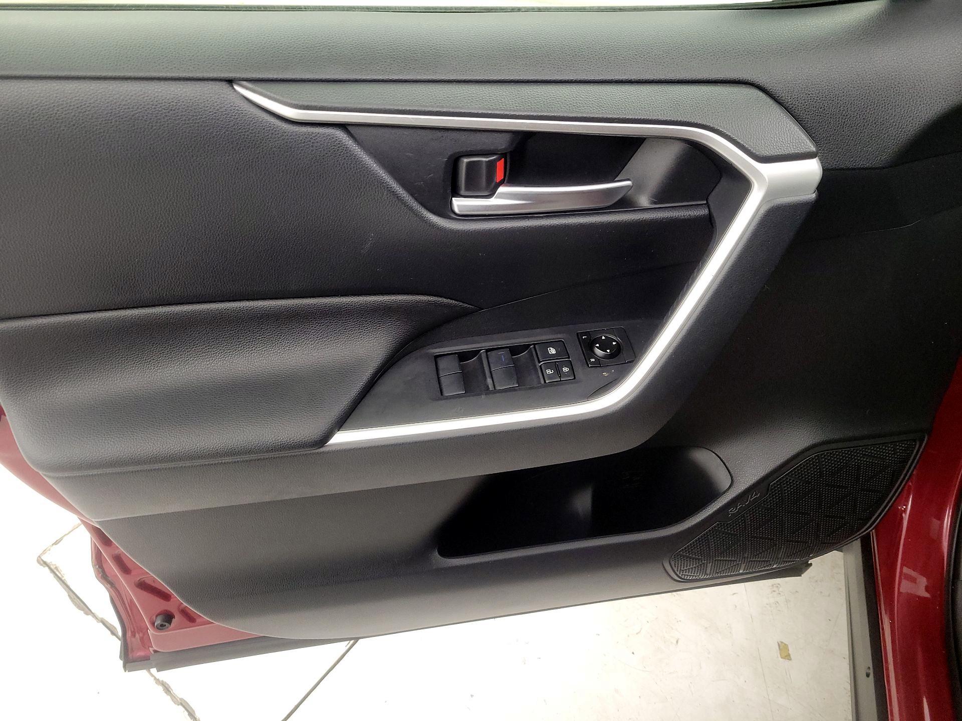 Thumbnail: 2019 Toyota RAV4 - 12