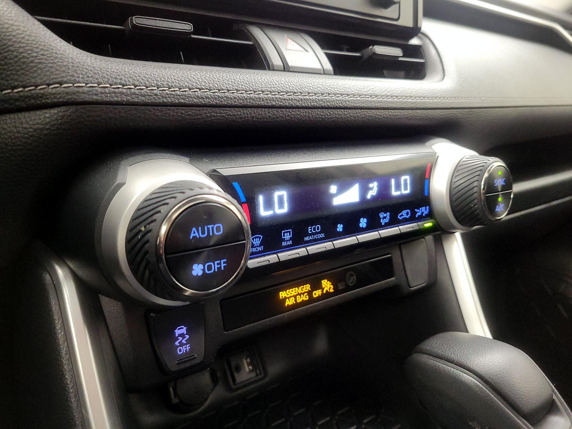 Thumbnail: 2019 Toyota RAV4 - 16