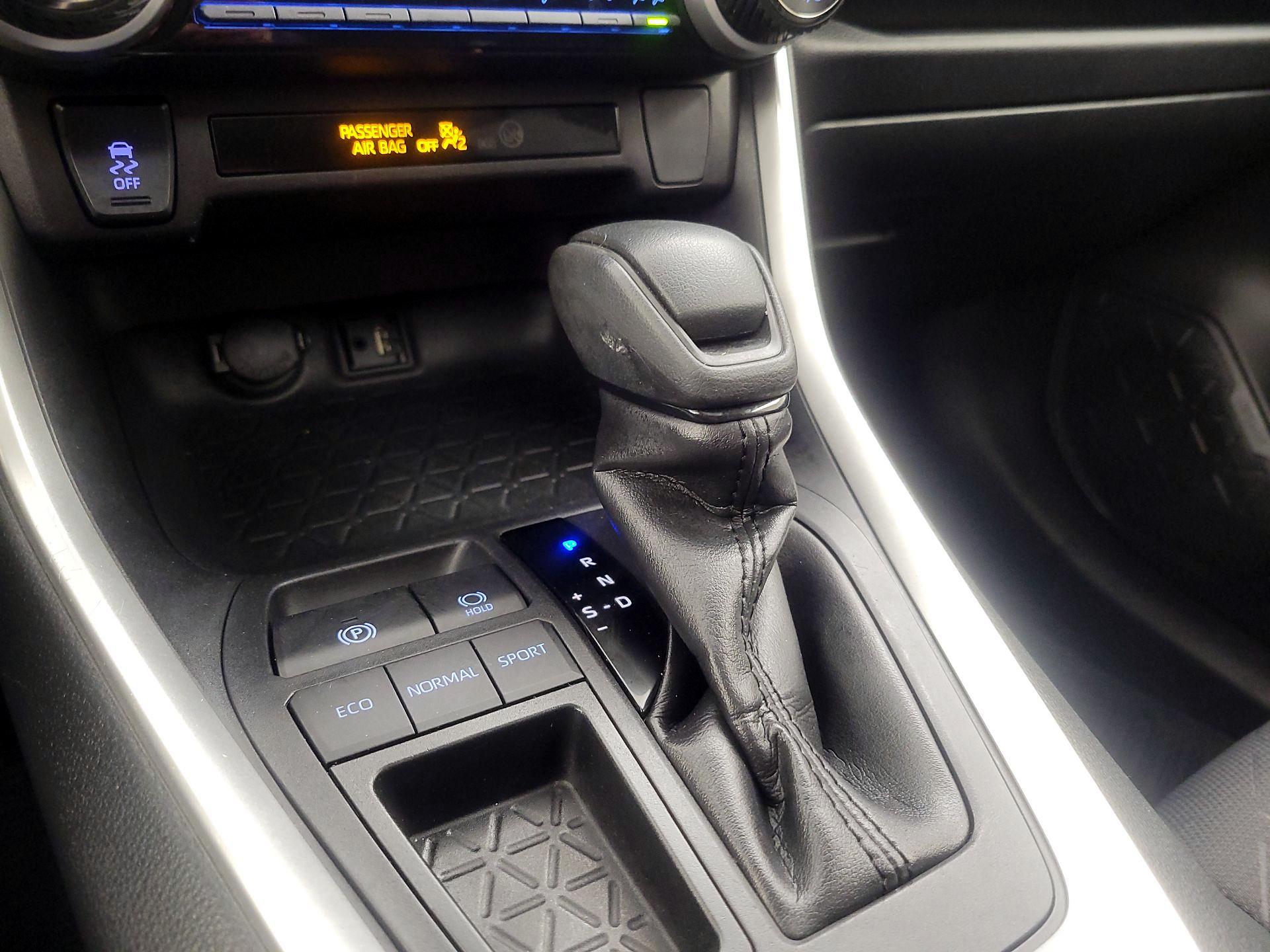 Thumbnail: 2019 Toyota RAV4 - 17