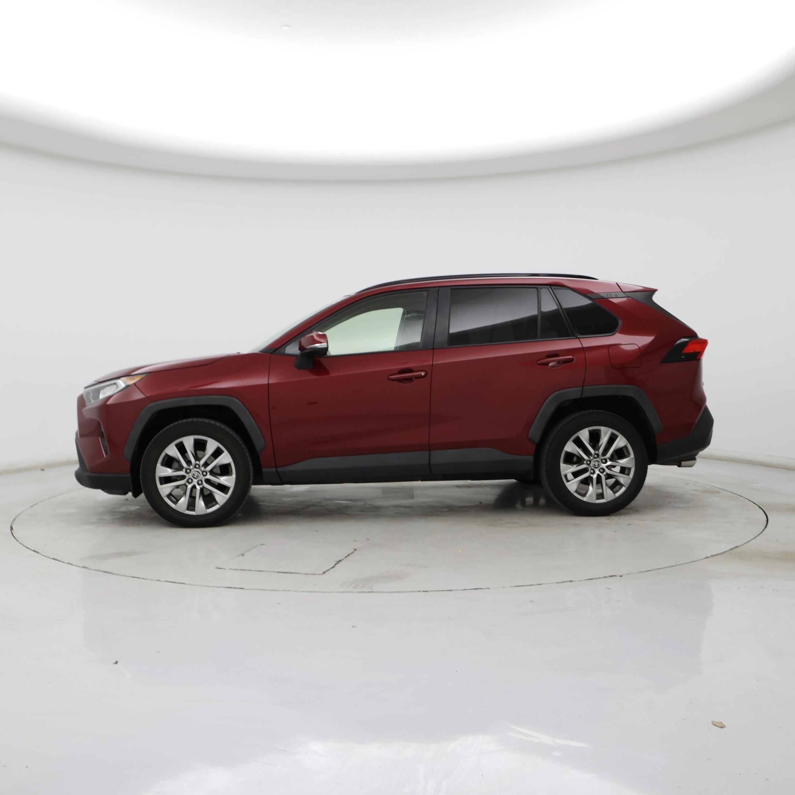 Thumbnail: 2019 Toyota RAV4 - 3