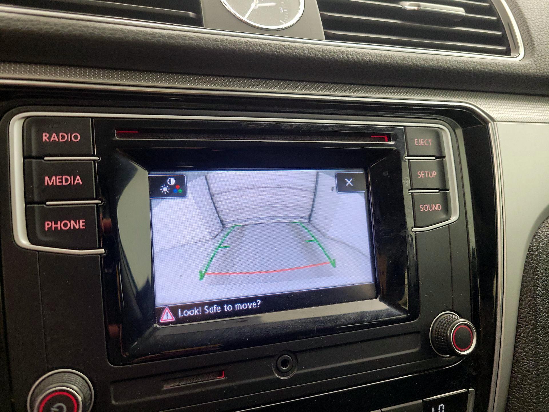 Thumbnail: 2017 Volkswagen Passat - 14