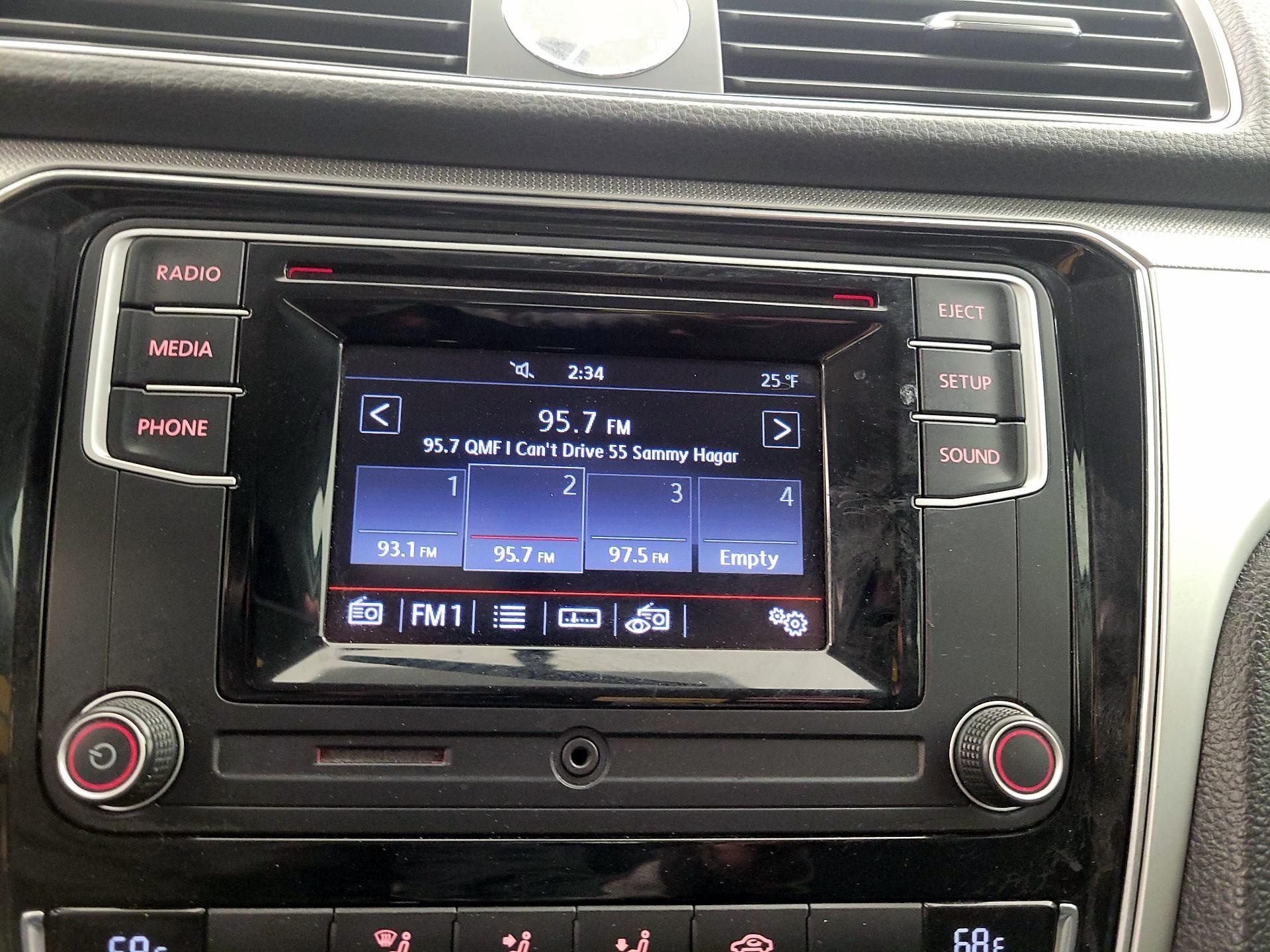 Thumbnail: 2017 Volkswagen Passat - 15