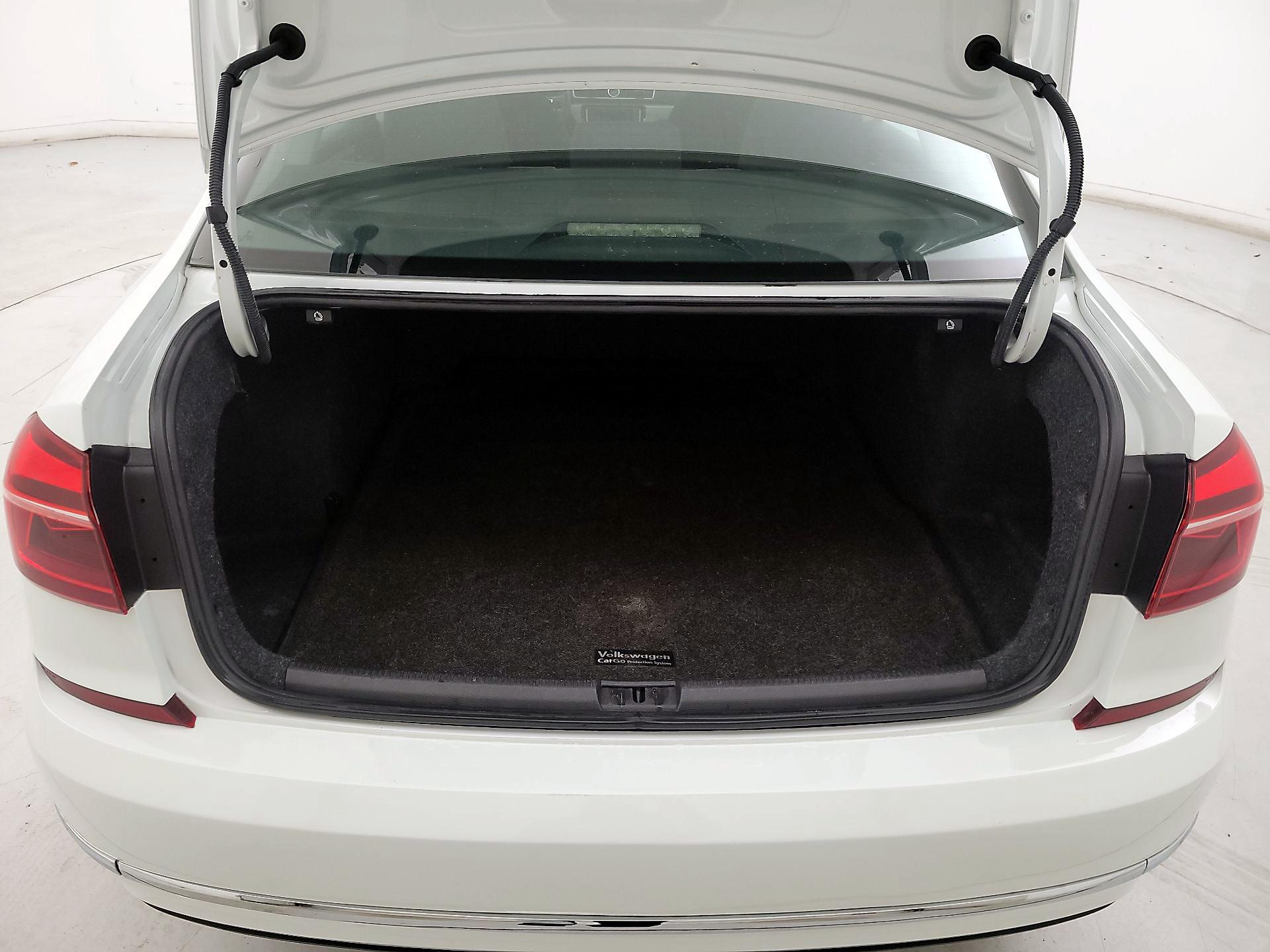 Thumbnail: 2017 Volkswagen Passat - 19