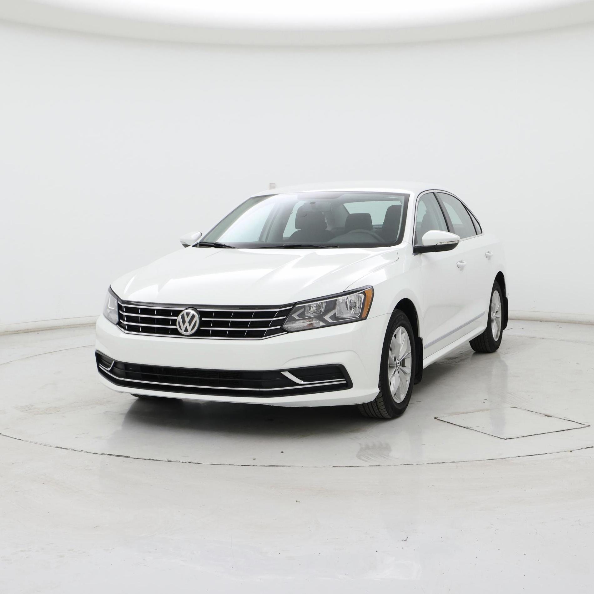 Thumbnail: 2017 Volkswagen Passat - 4