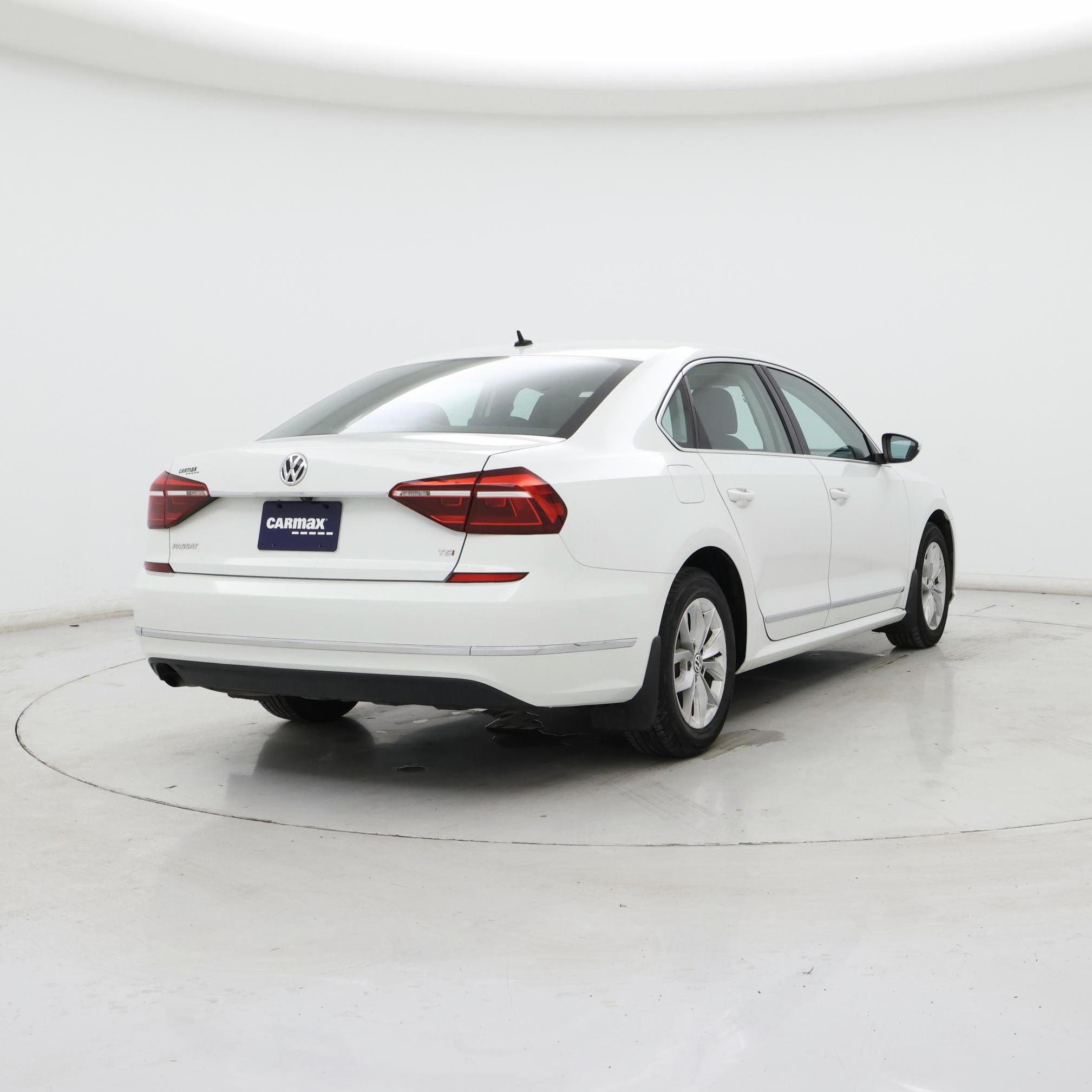 Thumbnail: 2017 Volkswagen Passat - 8