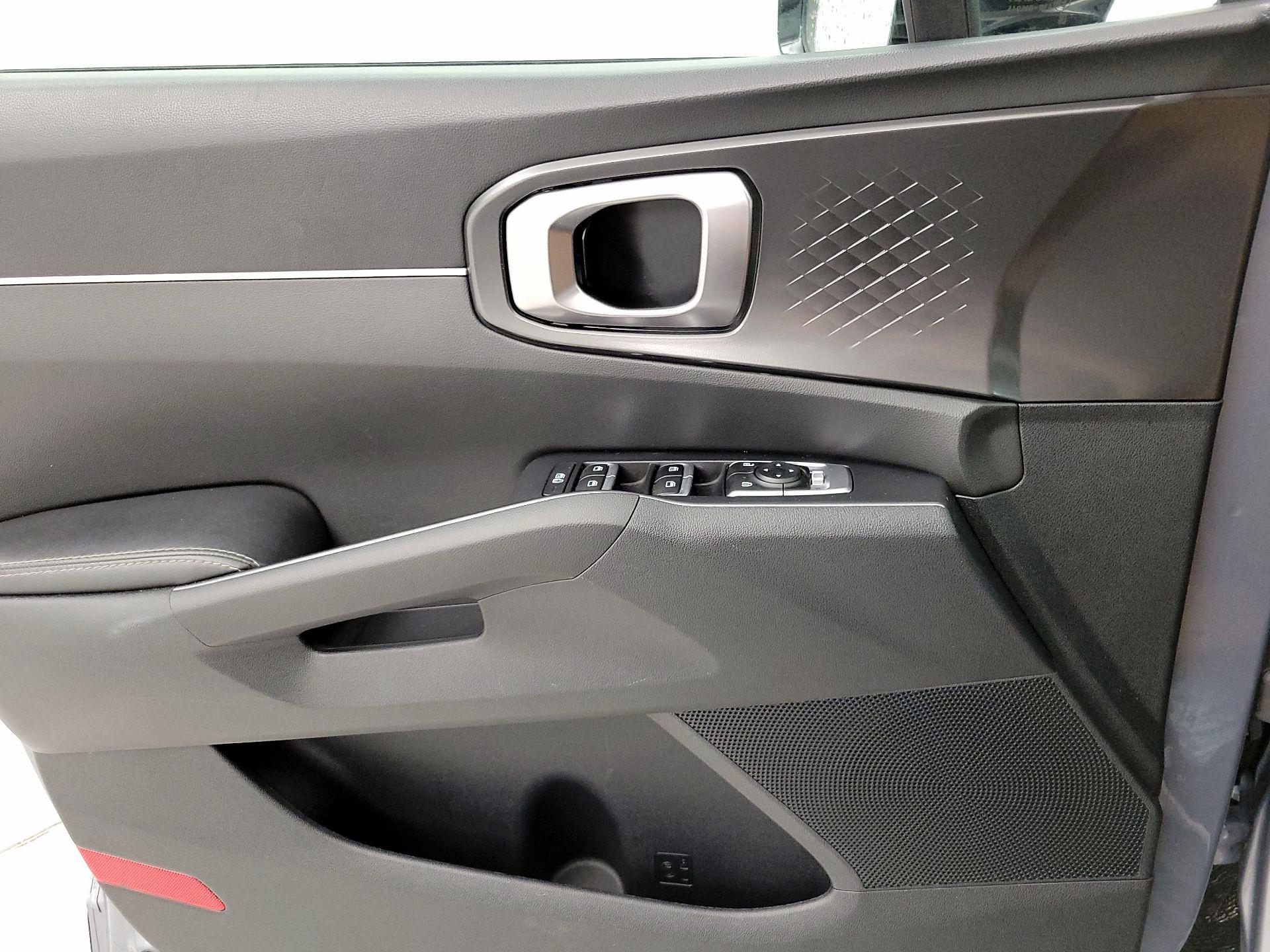 Thumbnail: 2023 Kia Sorento - 12