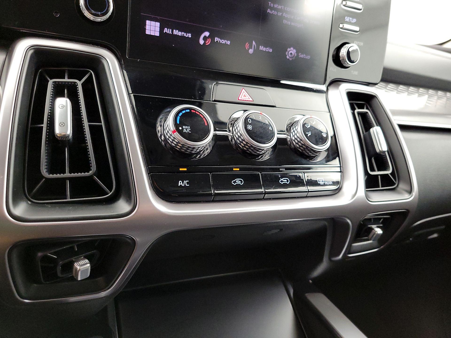 Thumbnail: 2023 Kia Sorento - 16