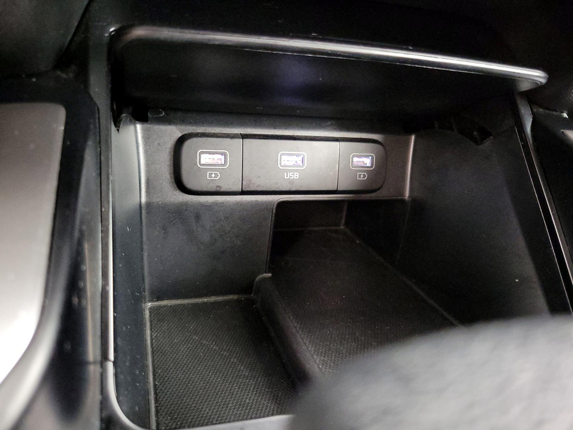 Thumbnail: 2023 Kia Sorento - 18