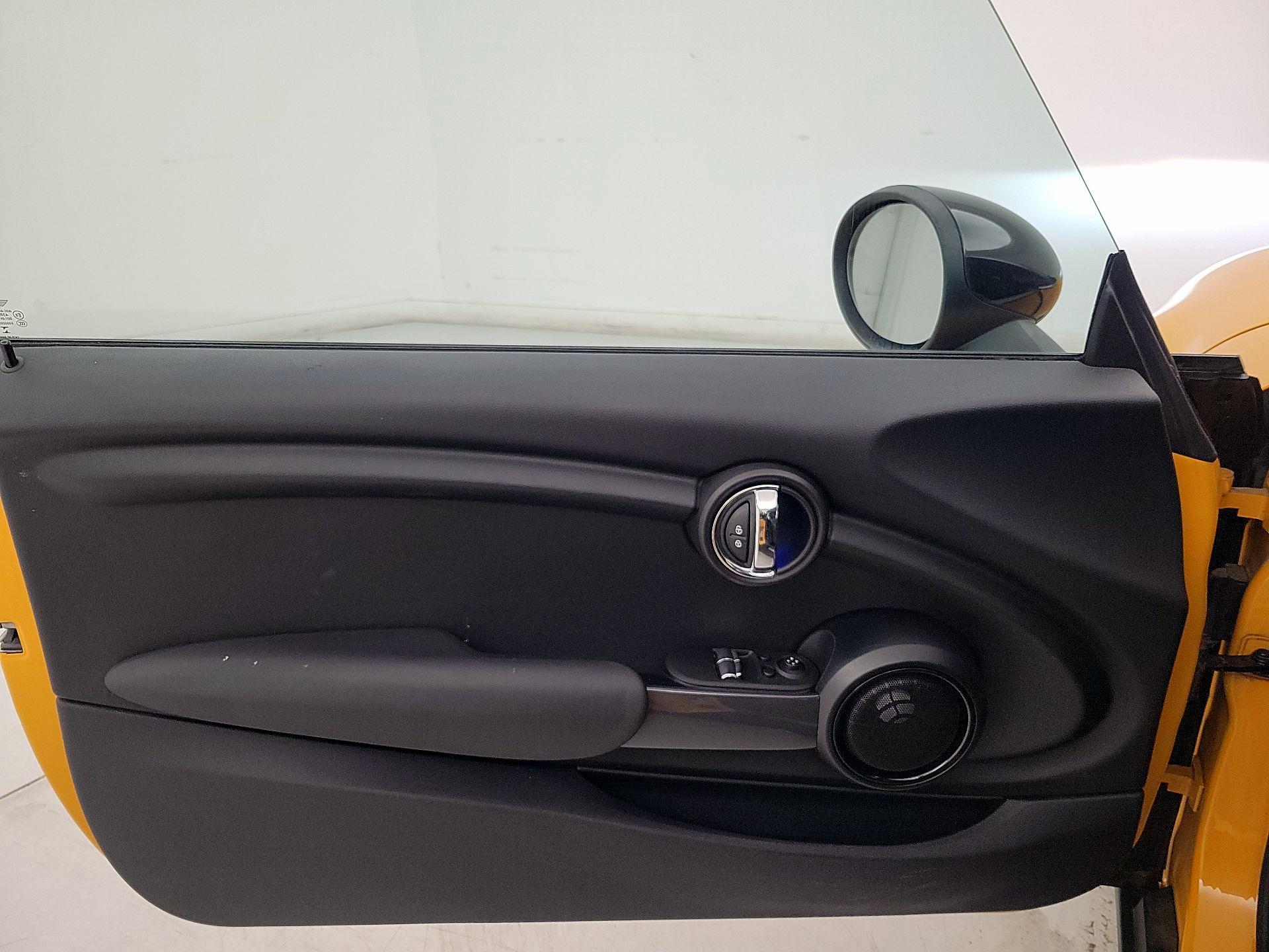 Thumbnail: 2015 MINI Cooper Hardtop - 12