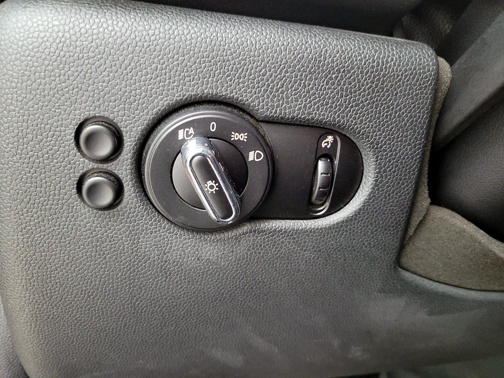 Thumbnail: 2015 MINI Cooper Hardtop - 13