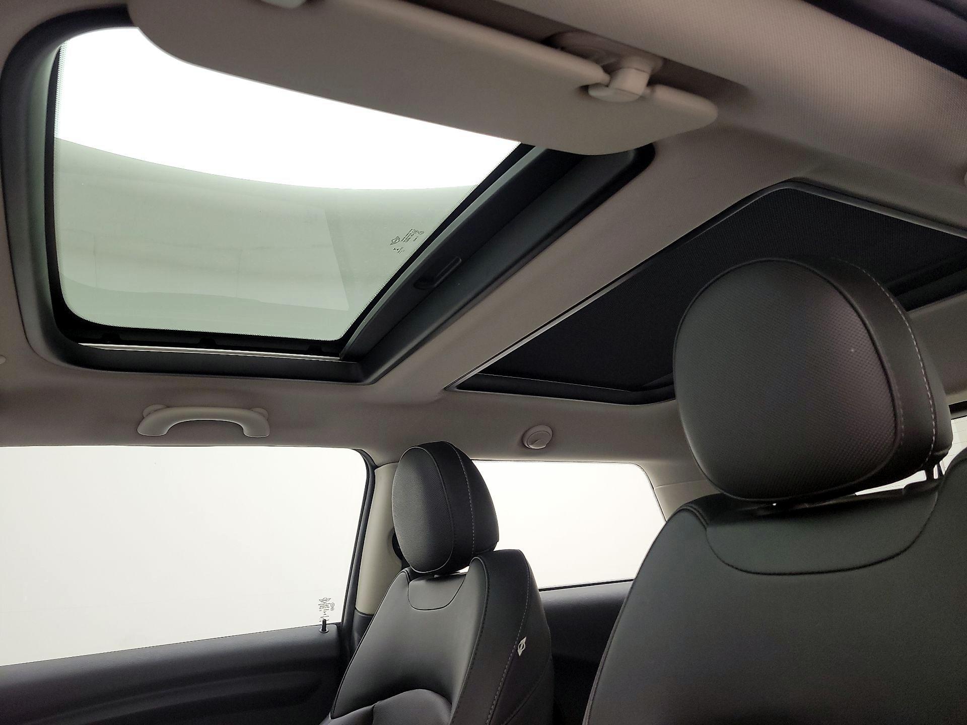 Thumbnail: 2015 MINI Cooper Hardtop - 17