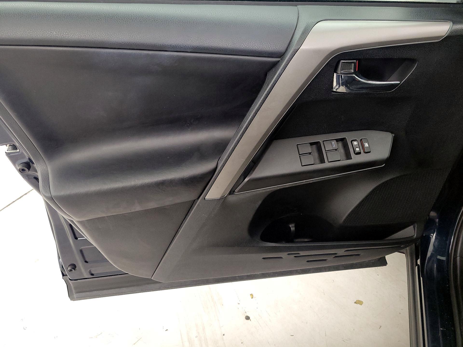 Thumbnail: 2018 Toyota RAV4 - 12