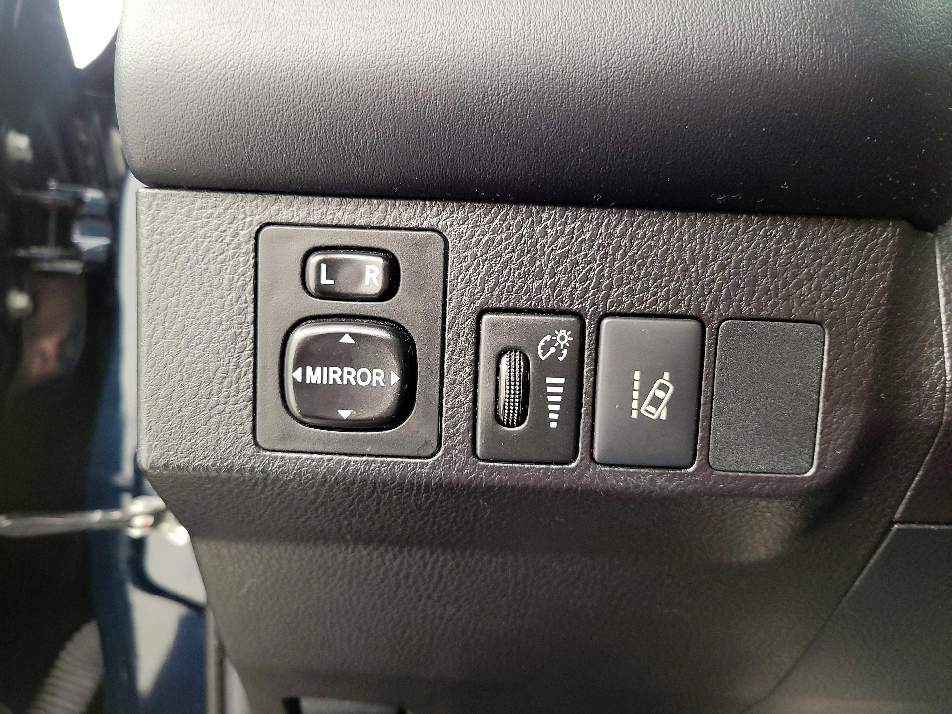 Thumbnail: 2018 Toyota RAV4 - 13