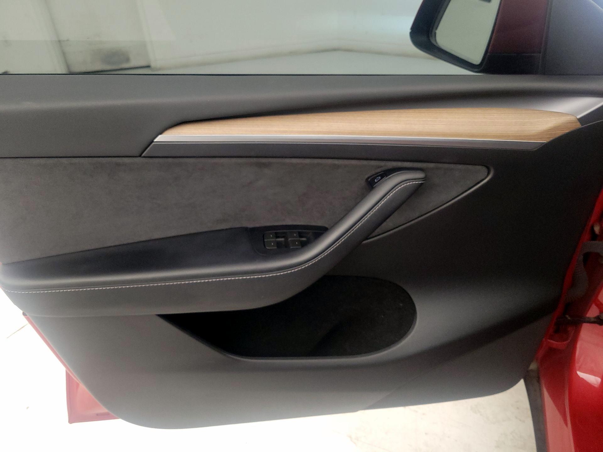 Thumbnail: 2023 Tesla Model Y - 12