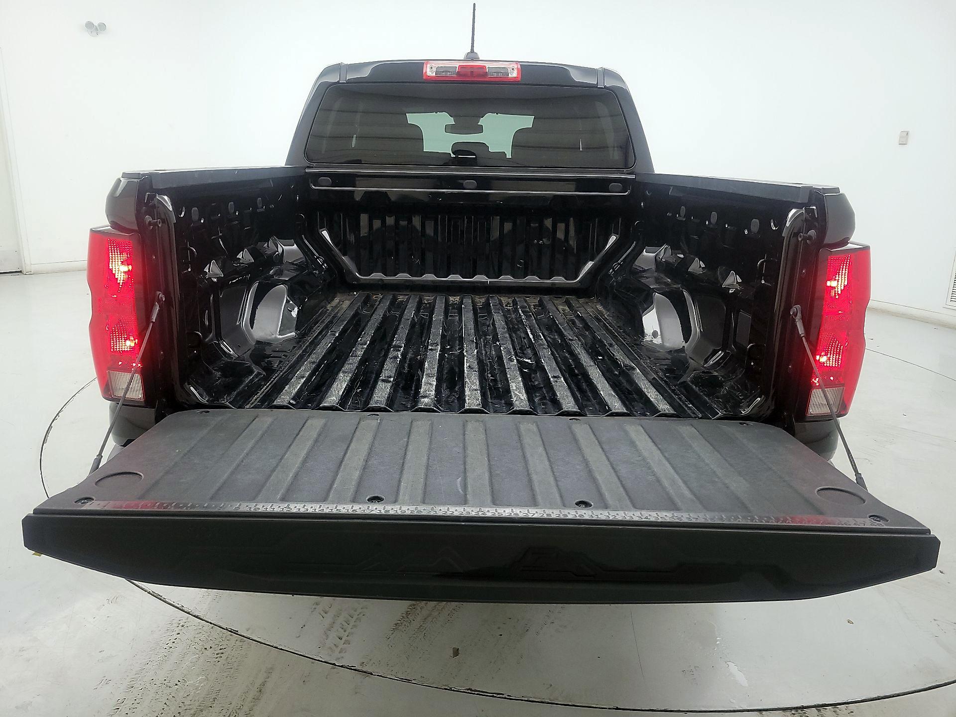 Thumbnail: 2023 Chevrolet Colorado - 20